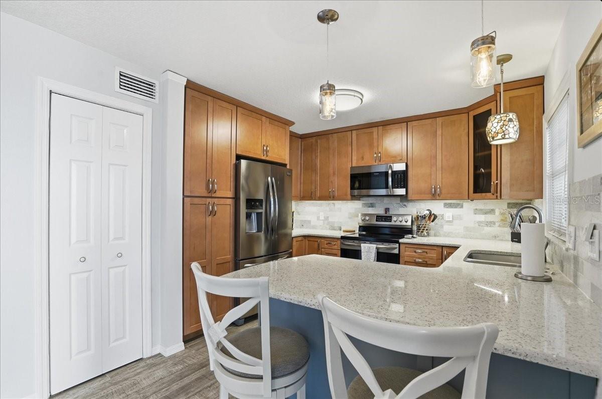 205 POMPANO DR SE #B, ST PETERSBURG, FL — photo 12