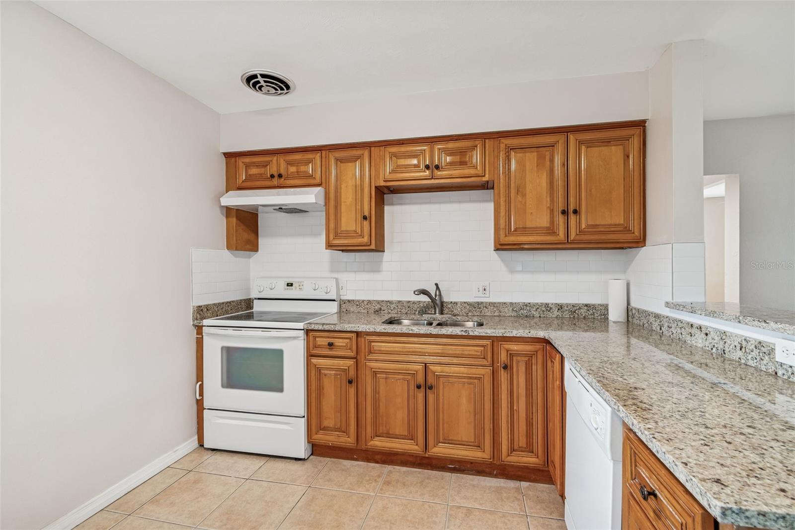 10970 GROVE TER, SEMINOLE, FL — photo 13