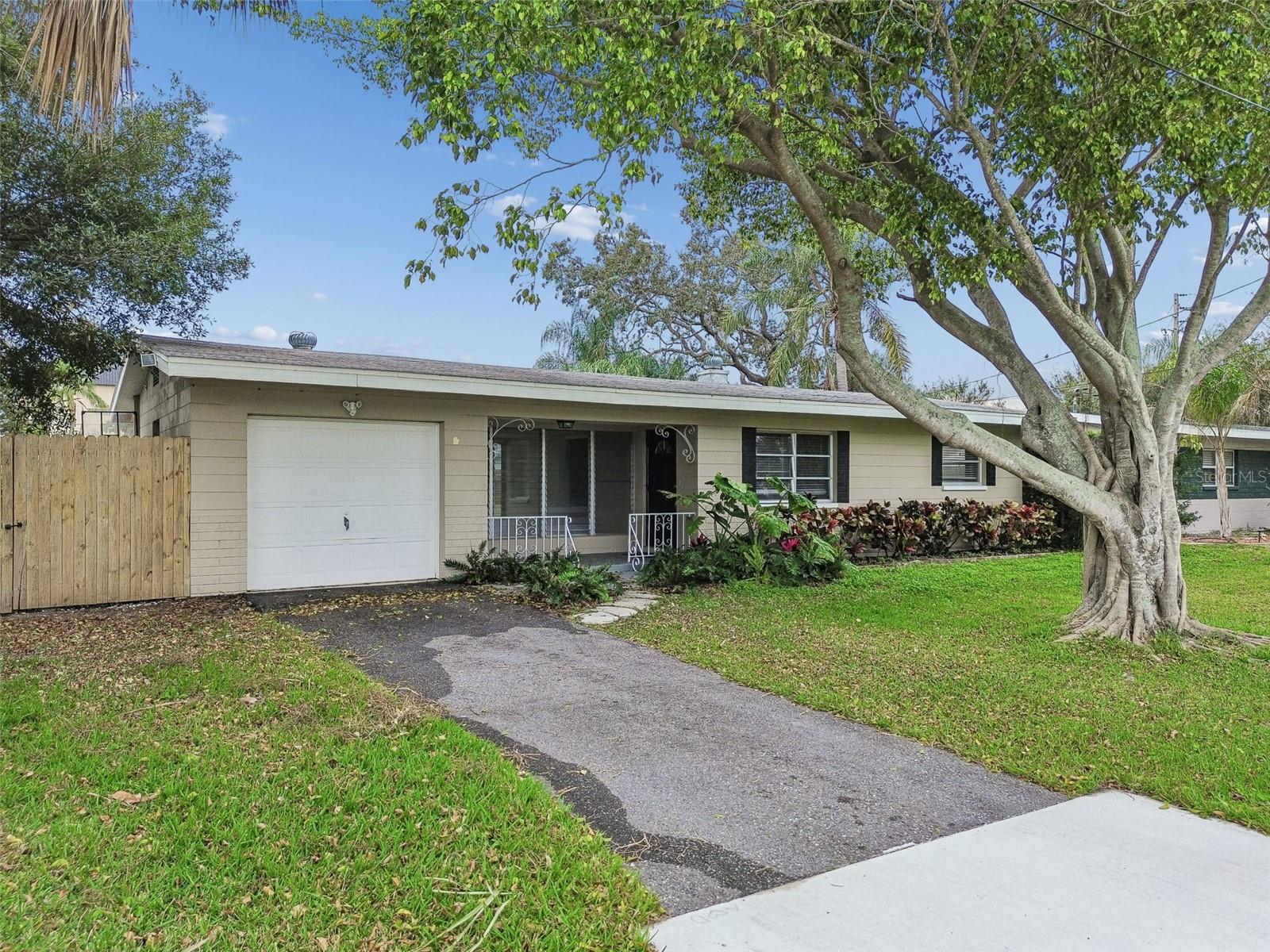 10970 GROVE TER, SEMINOLE, FL — photo 39