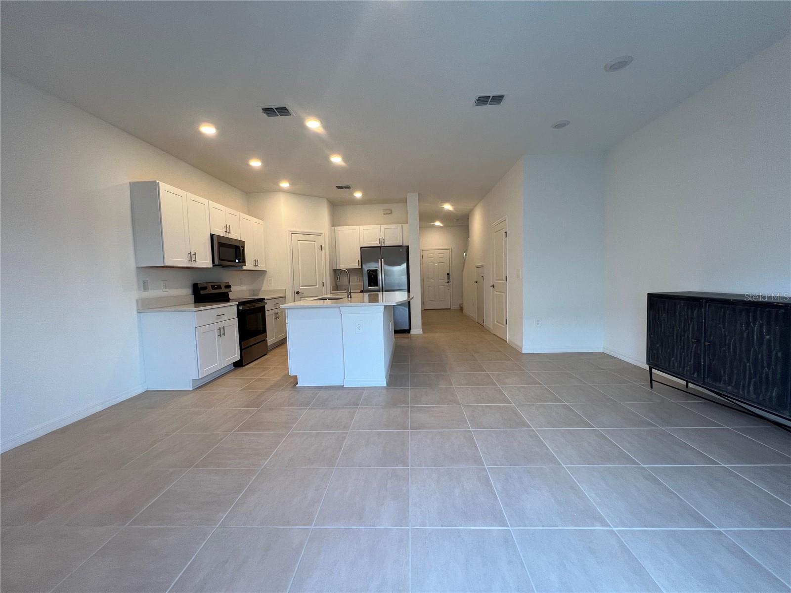 2211 PORTRAIT ST, KISSIMMEE, FL — photo 2