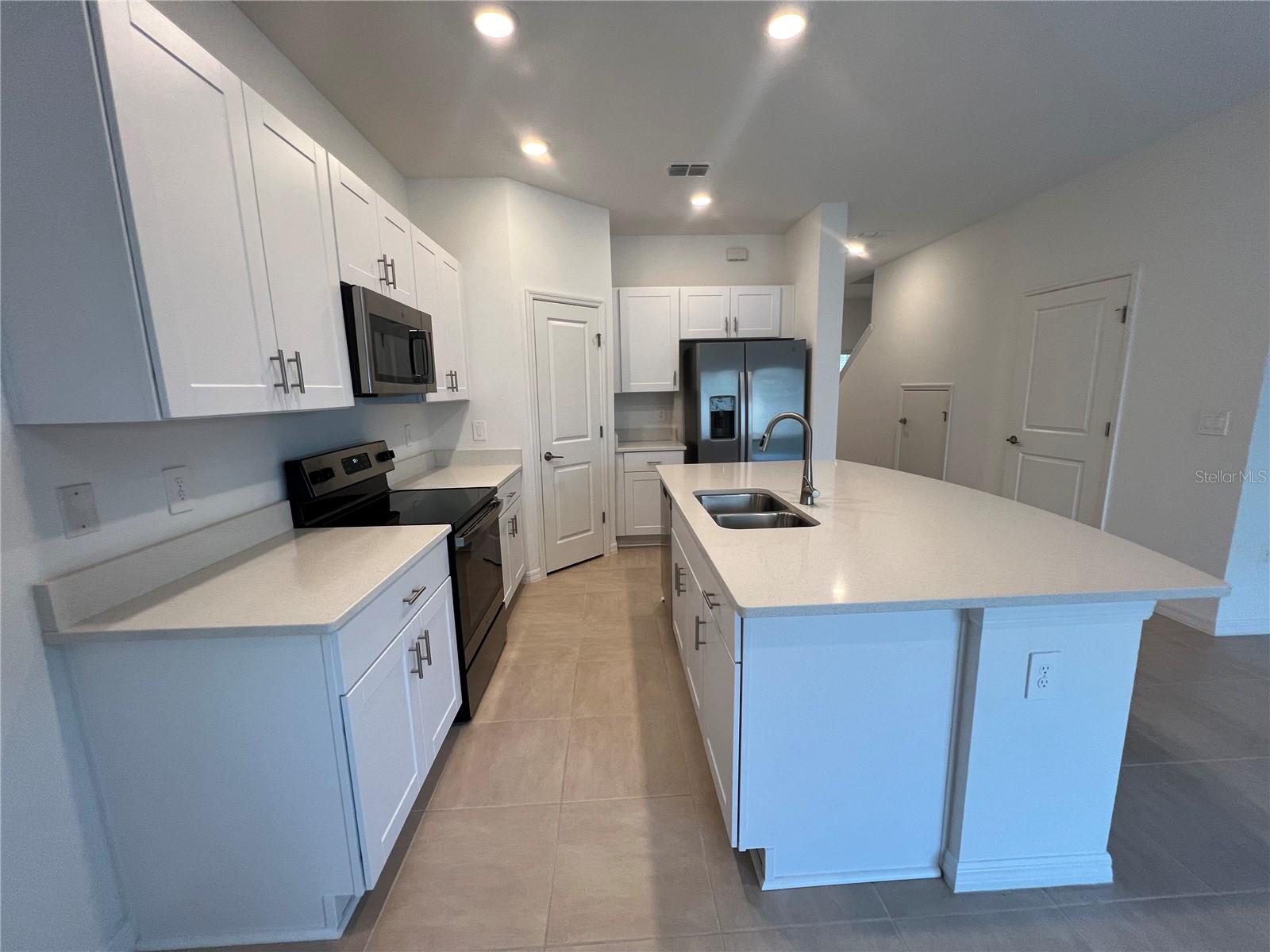 2211 PORTRAIT ST, KISSIMMEE, FL — photo 3