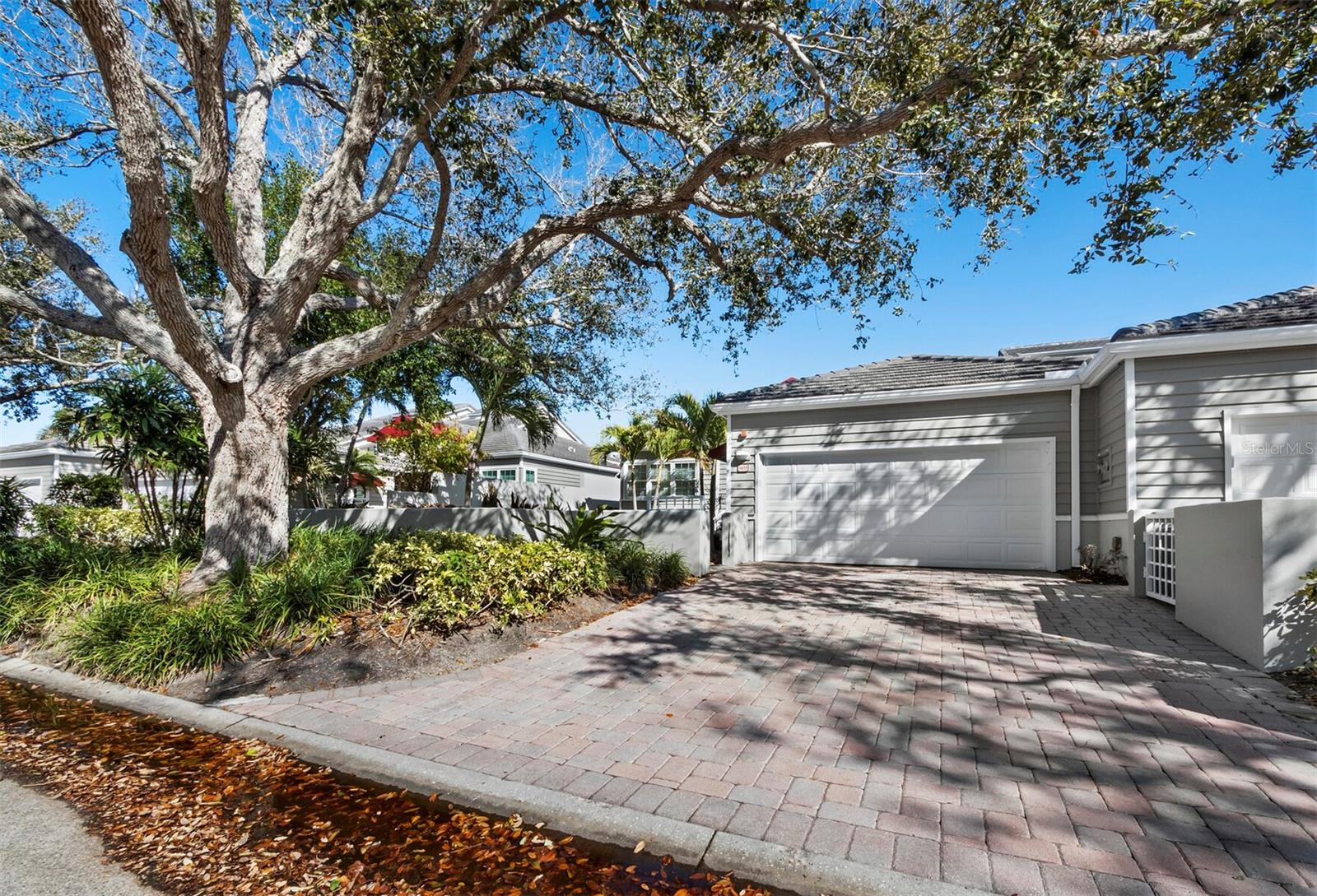 3435 WINDING OAKS DR #18, LONGBOAT KEY, FL — photo 2