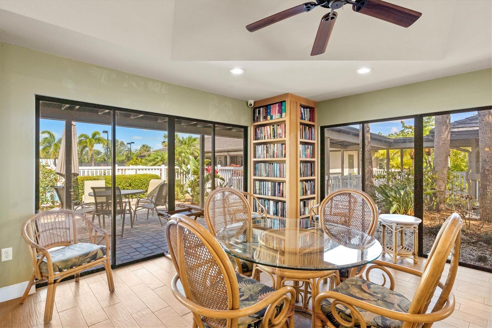 1648 STARLING DR #202, SARASOTA, FL — photo 44