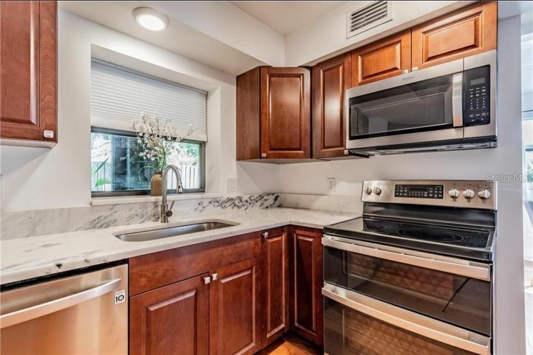 368 RIDGE RD SW, LARGO, FL — photo 9