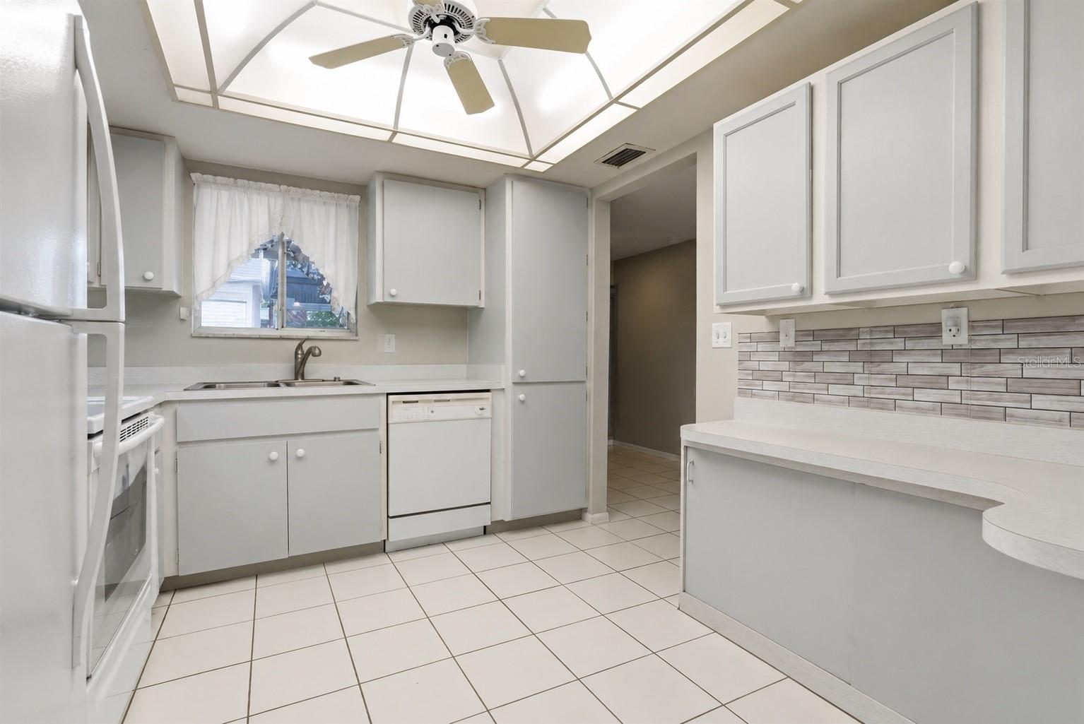 1141 MERLE WAY #14, SARASOTA, FL — photo 4