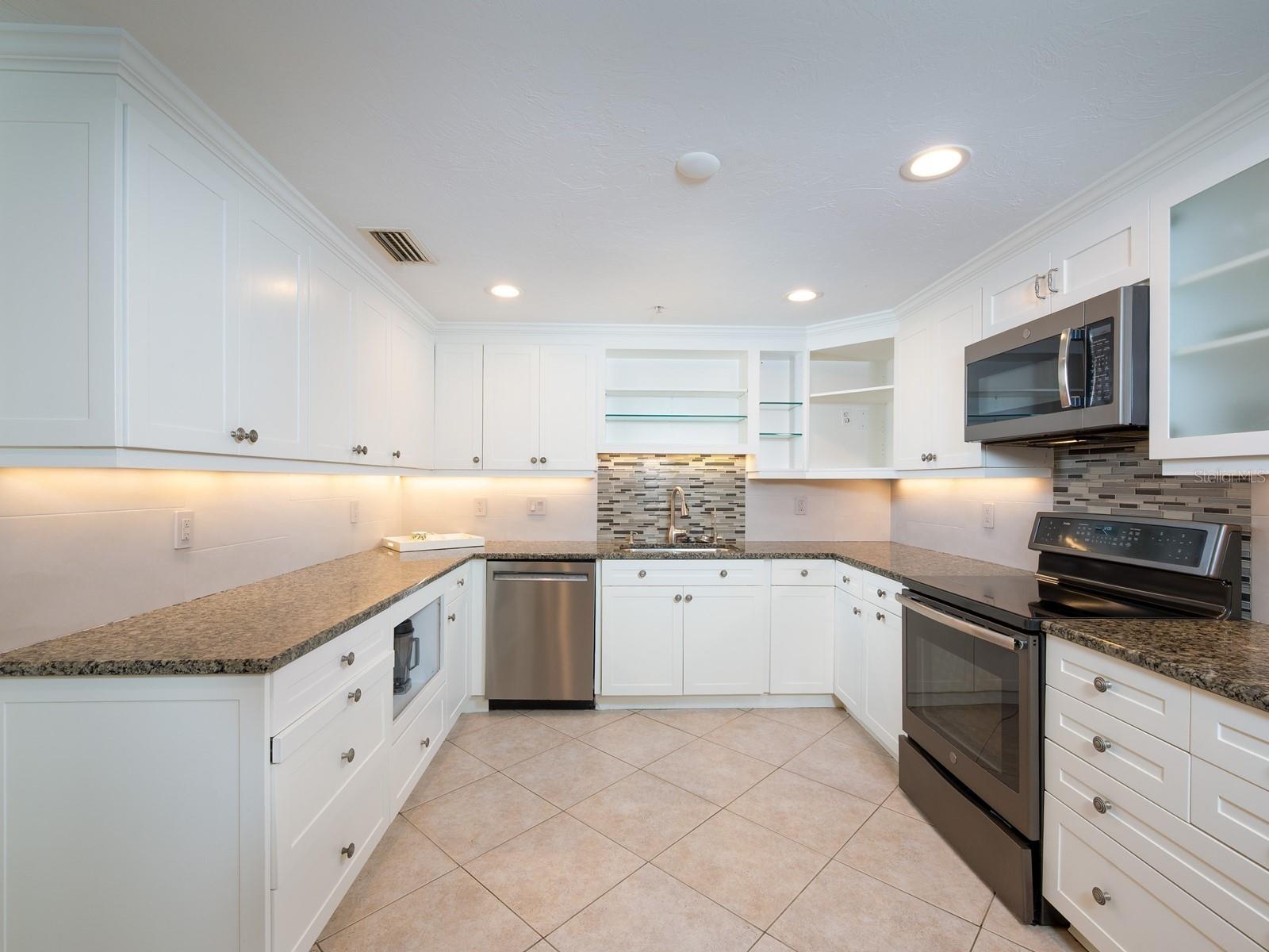 1255 N GULFSTREAM AVE #1106, SARASOTA, FL — photo 15