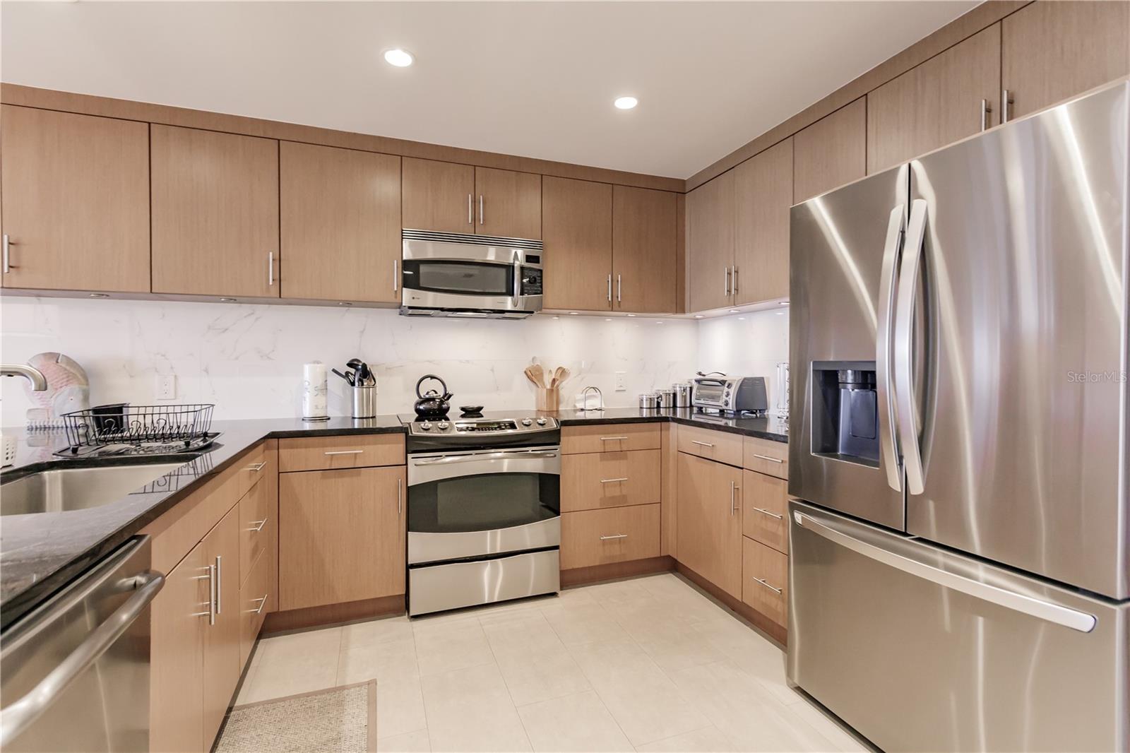 1200 E PEPPERTREE LN #402, SARASOTA, FL — photo 7