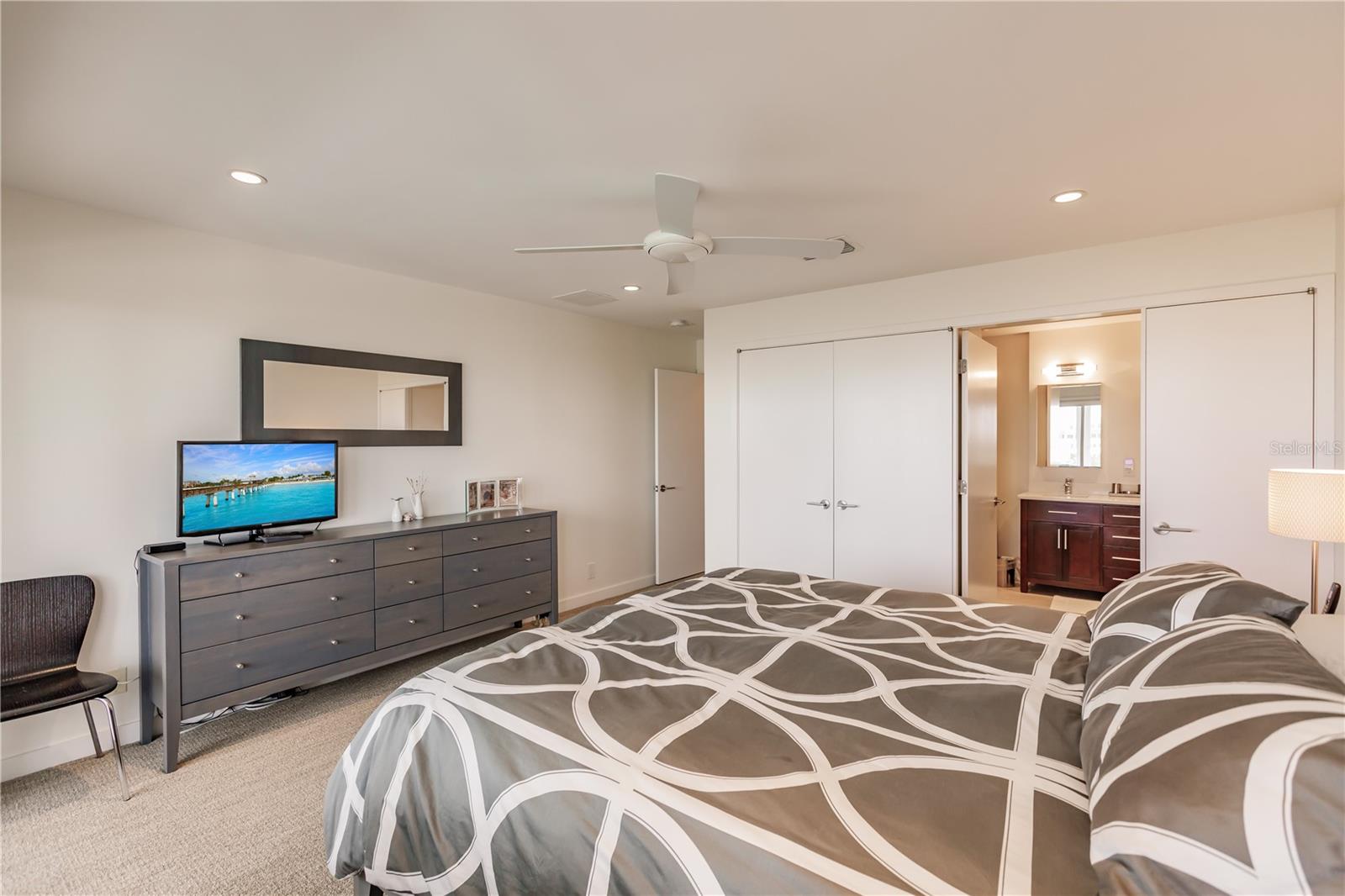1200 E PEPPERTREE LN #402, SARASOTA, FL — photo 33