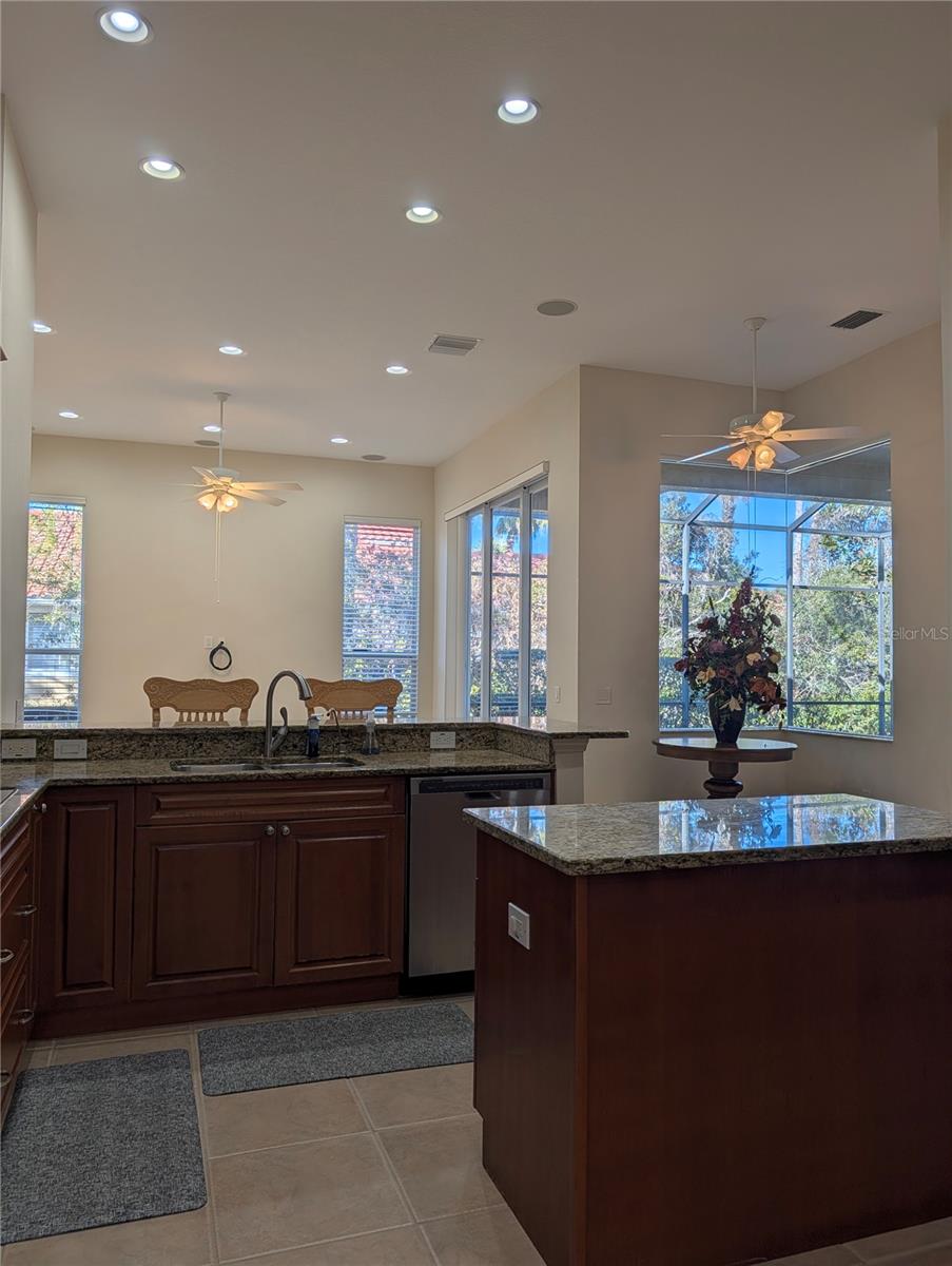8492 DUNHAM STATION DR, TAMPA, FL — photo 12