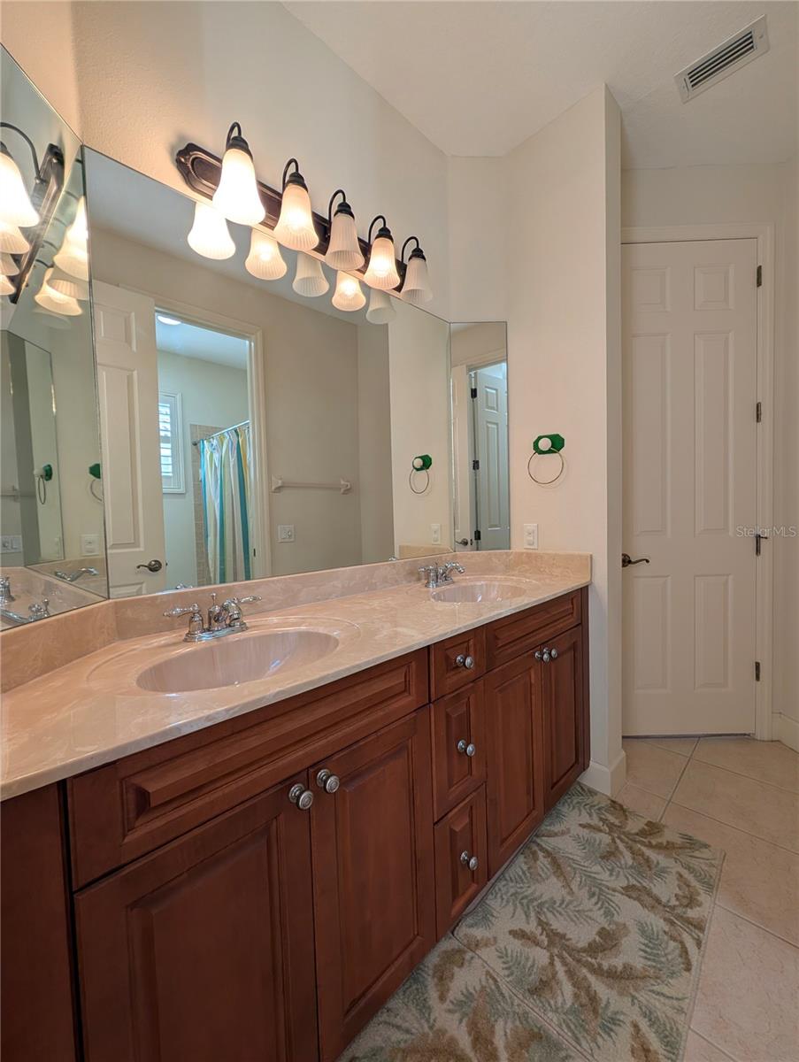 8492 DUNHAM STATION DR, TAMPA, FL — photo 34