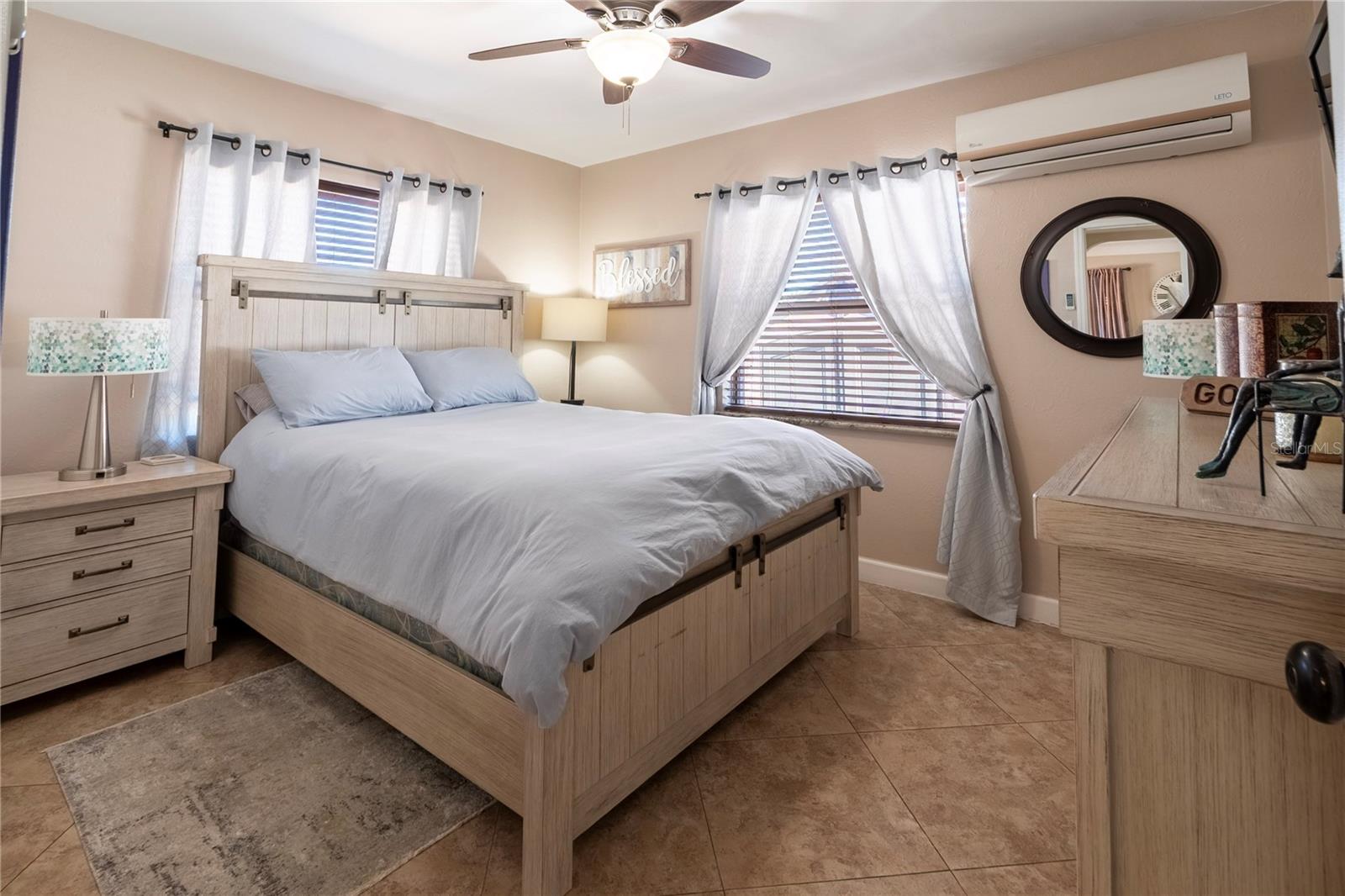 2300 37TH AVE N, ST PETERSBURG, FL — photo 28