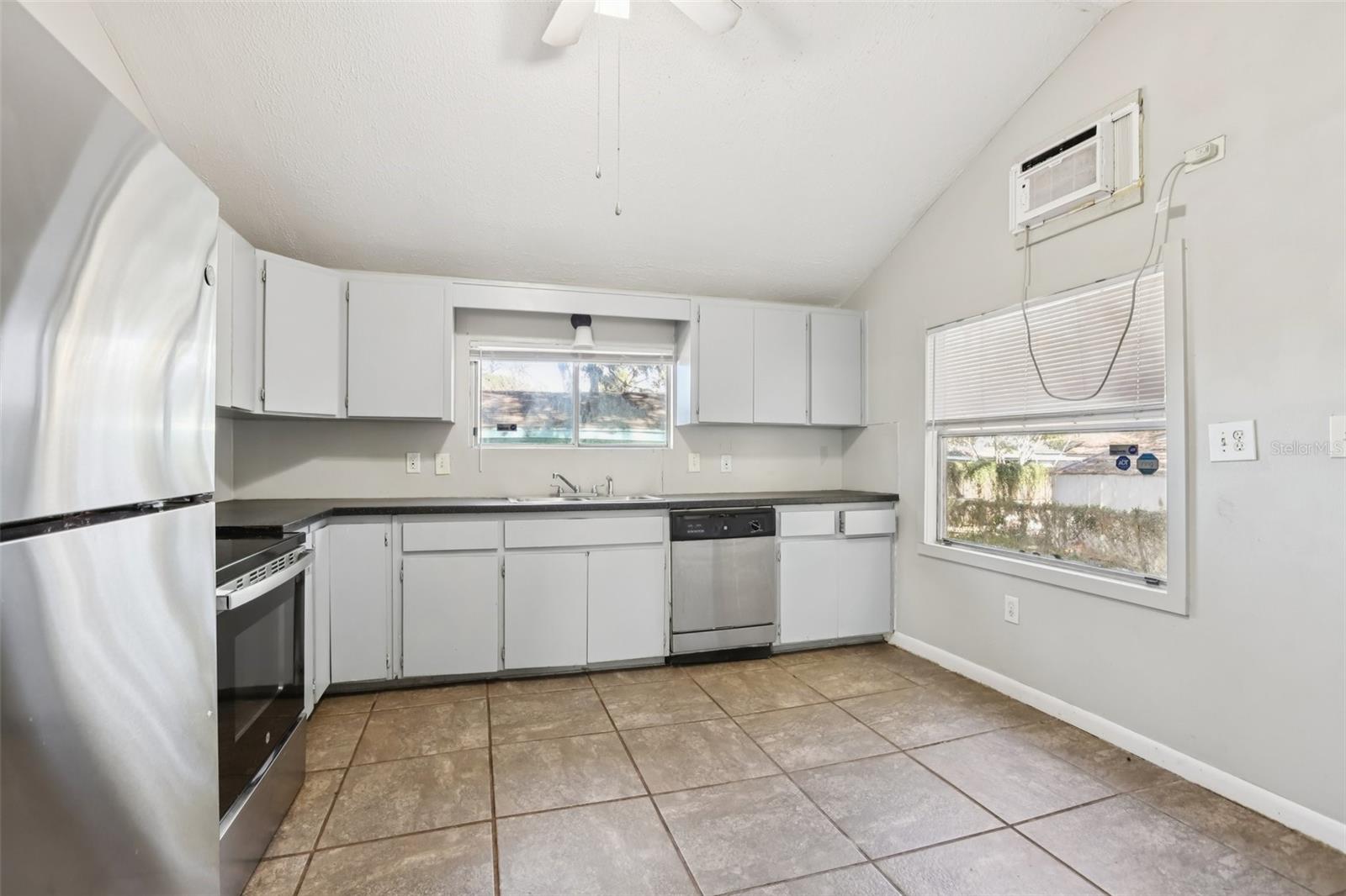 2010 E YUKON ST, TAMPA, FL — photo 6