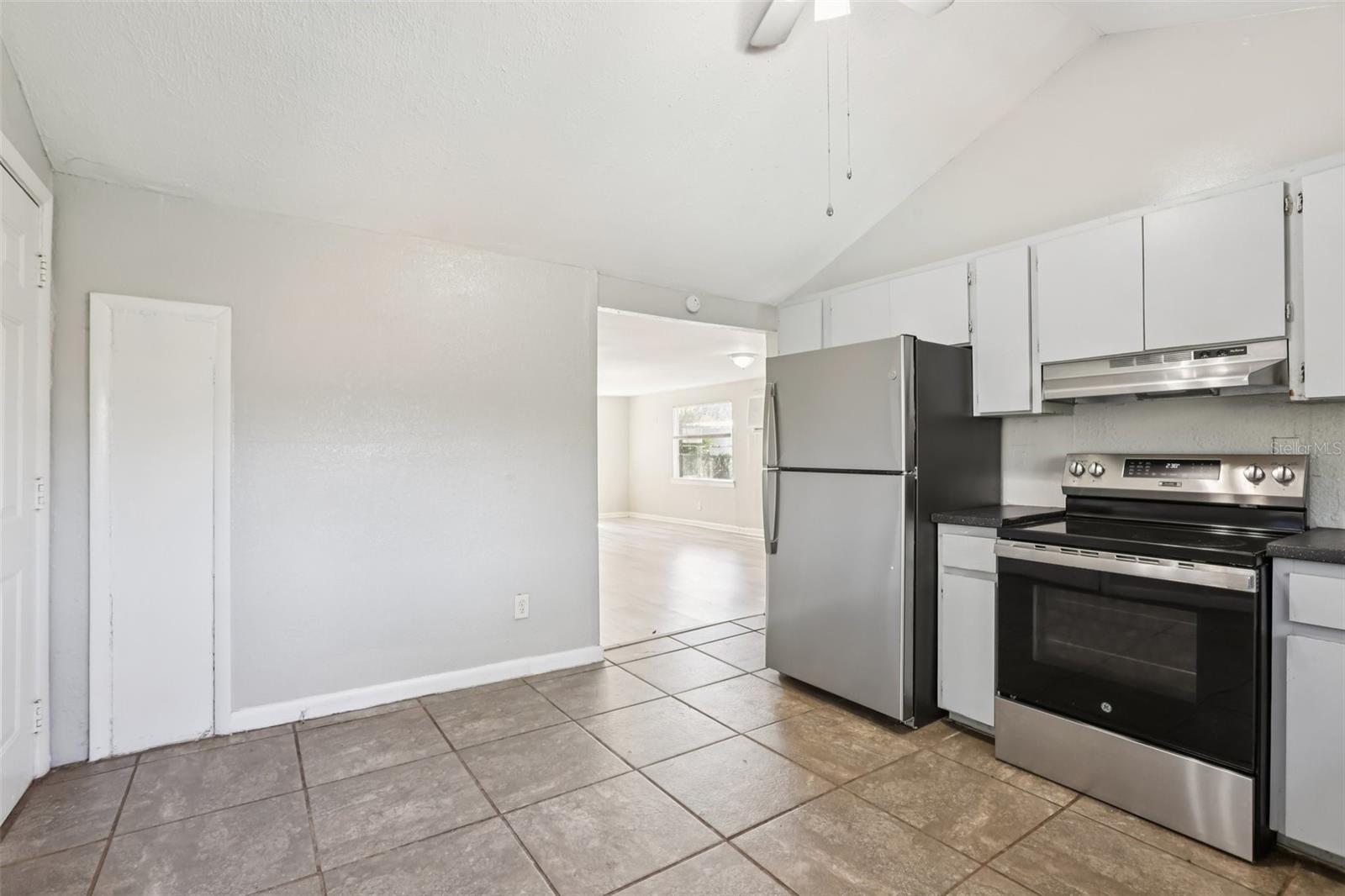 2010 E YUKON ST, TAMPA, FL — photo 9