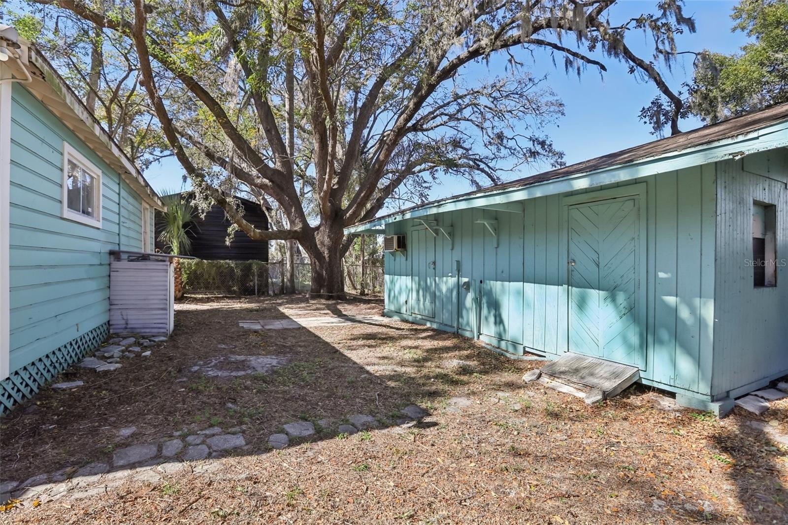 2010 E YUKON ST, TAMPA, FL — photo 19