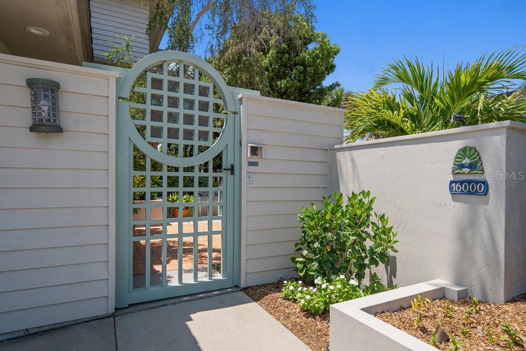 16000 GULF BLVD, REDINGTON BEACH, FL — photo 3