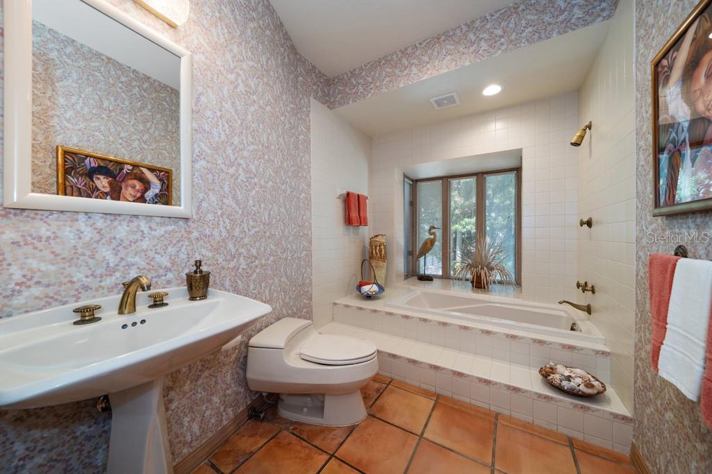 16000 GULF BLVD, REDINGTON BEACH, FL — photo 24