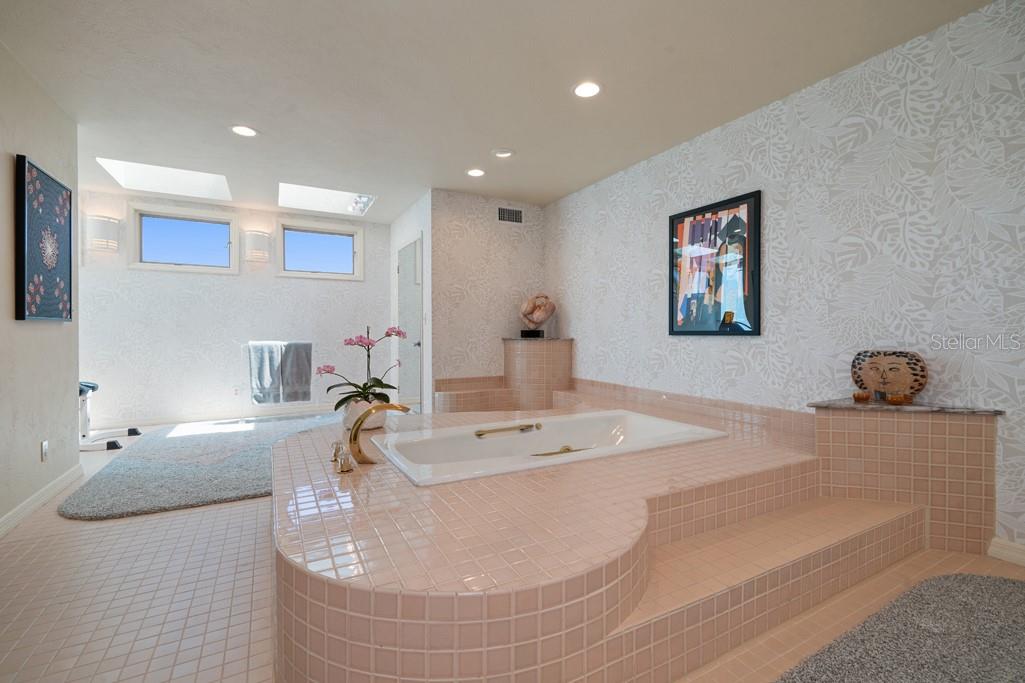 16000 GULF BLVD, REDINGTON BEACH, FL — photo 33