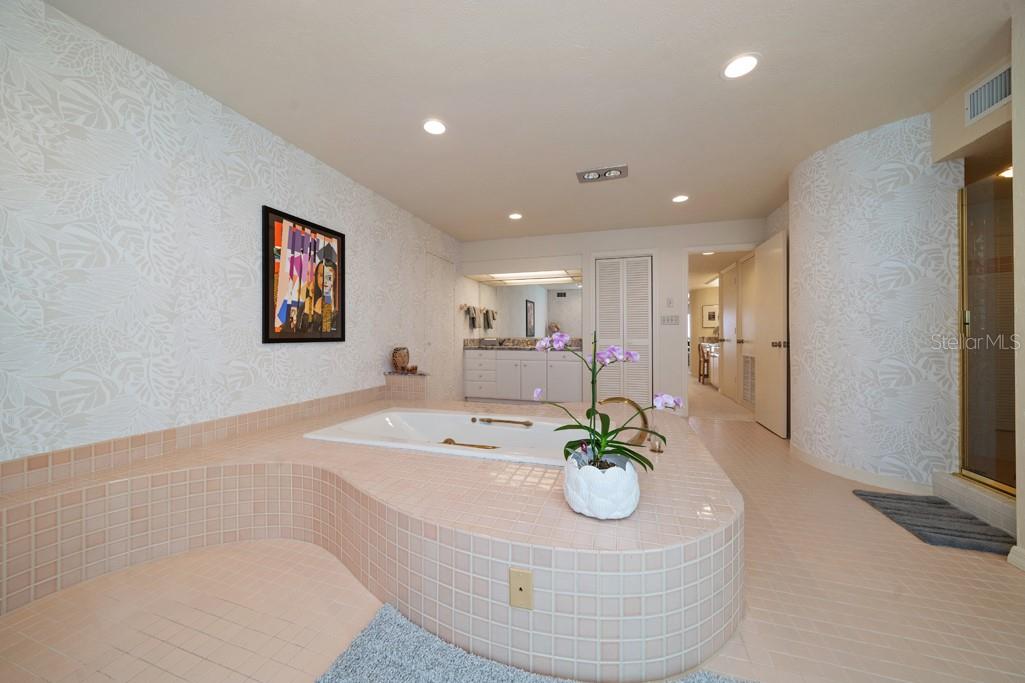 16000 GULF BLVD, REDINGTON BEACH, FL — photo 34