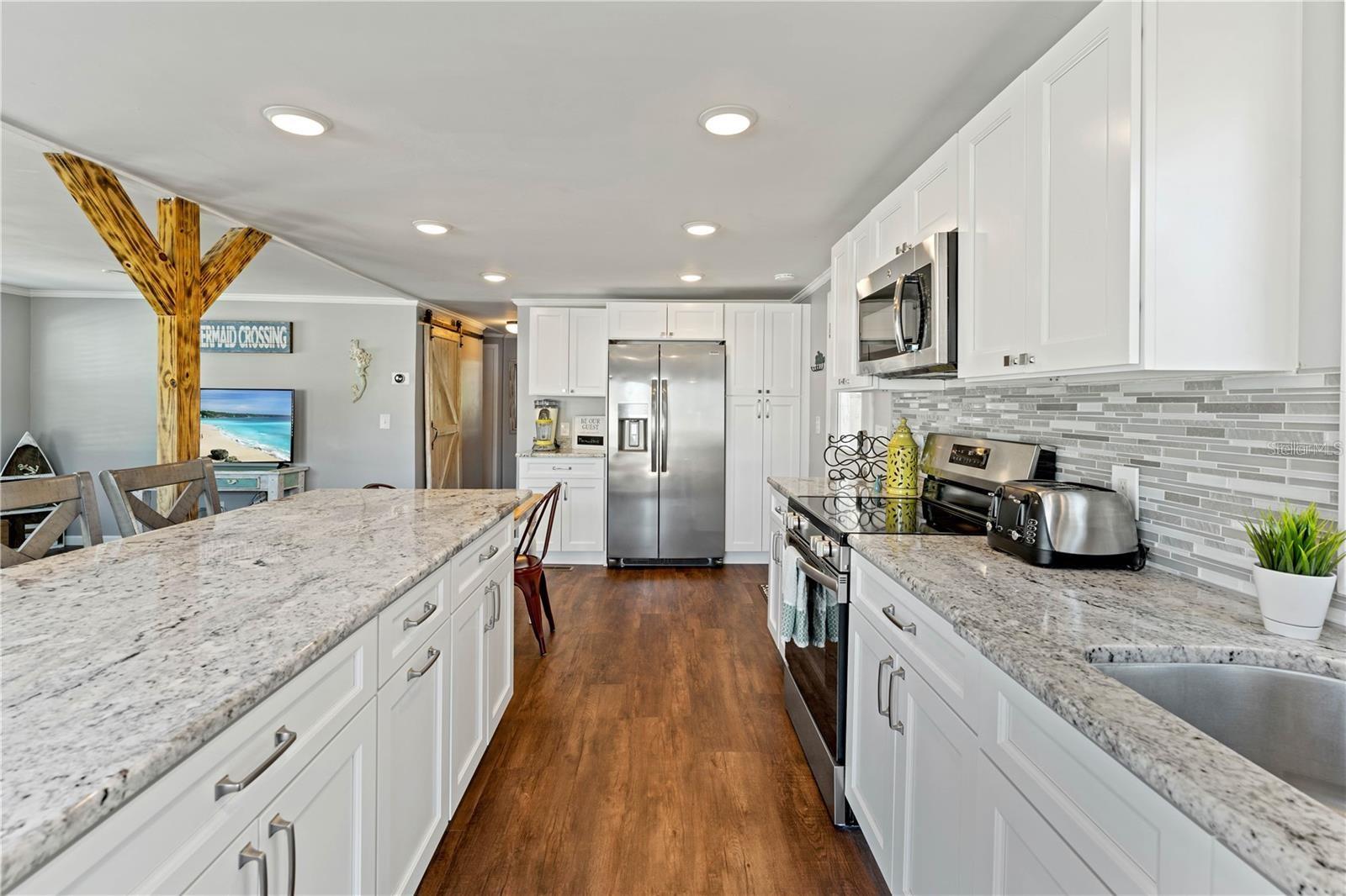 6051 COLONY CIR, WEEKI WACHEE, FL — photo 9