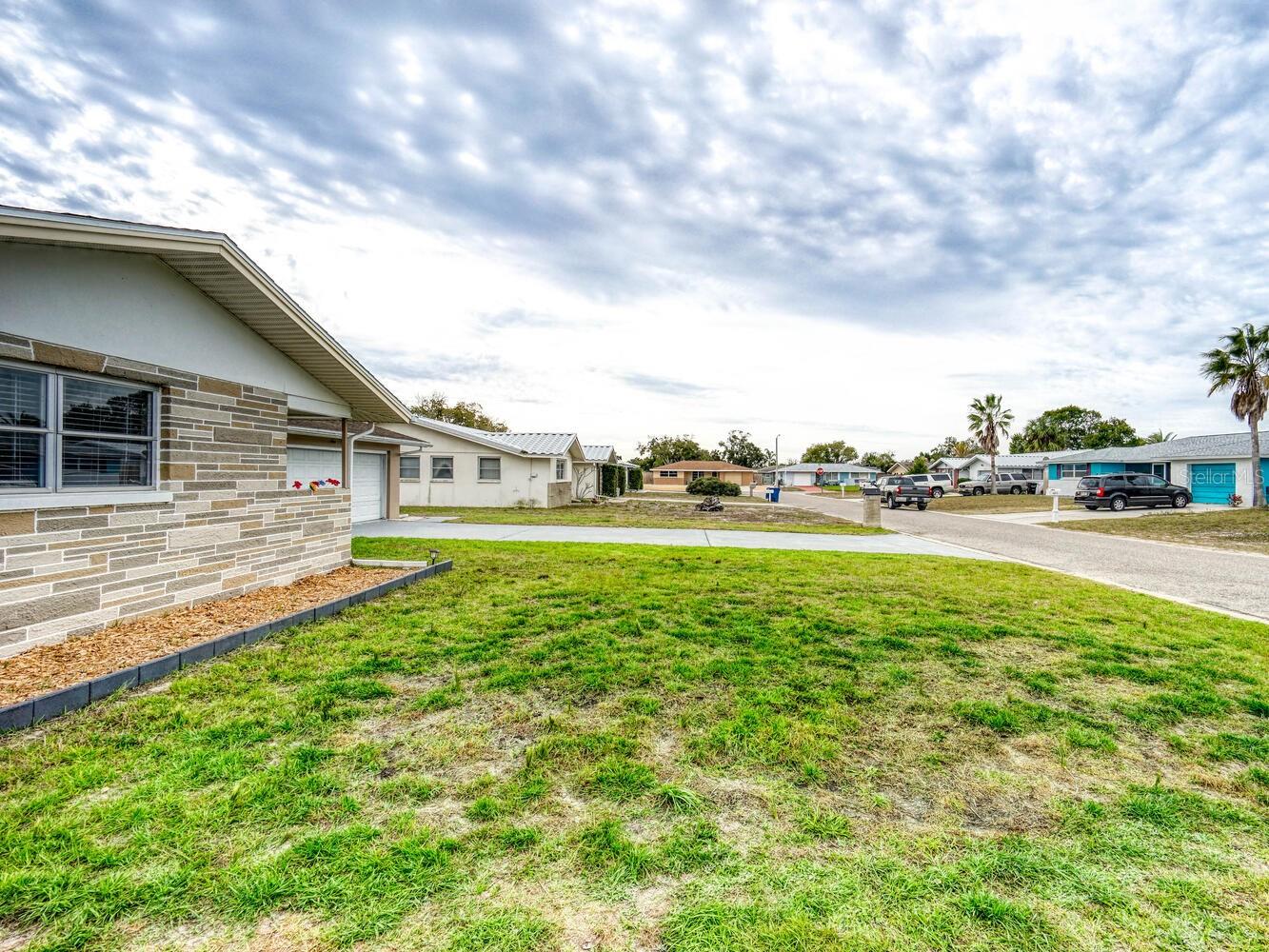 10320 HONEYSUCKLE LN, PORT RICHEY, FL — photo 45