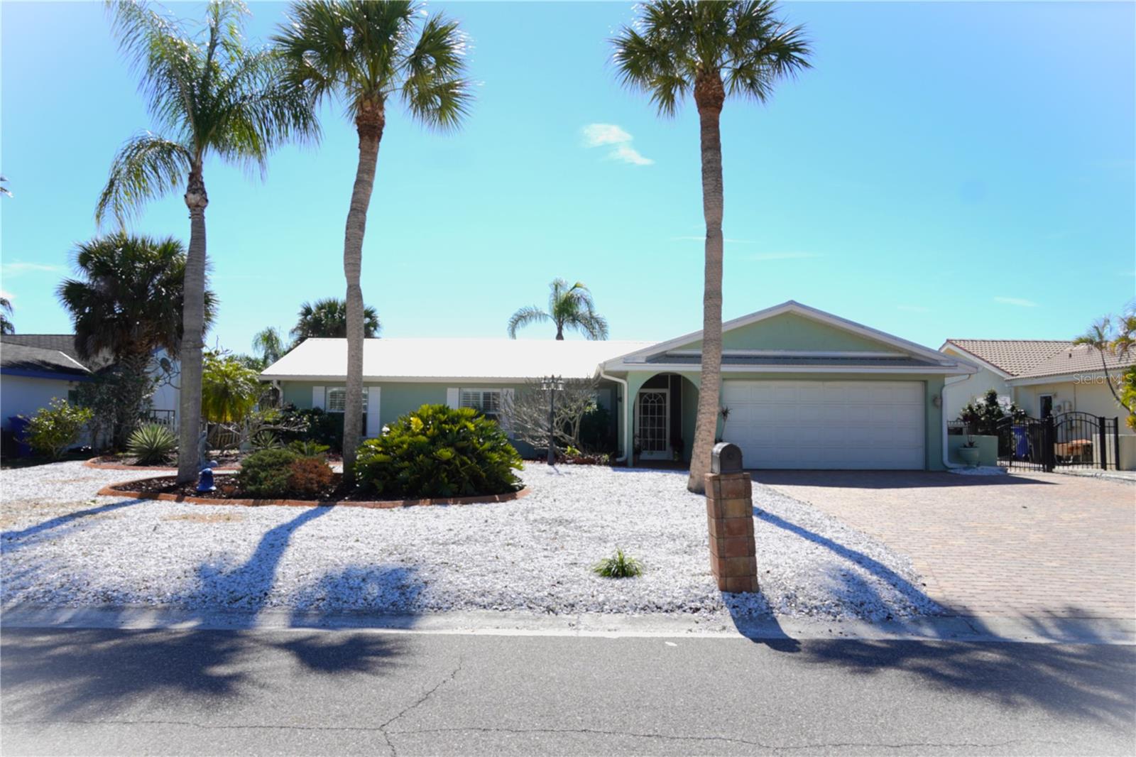 908 SAGO PALM WAY, APOLLO BEACH, FL — photo 2