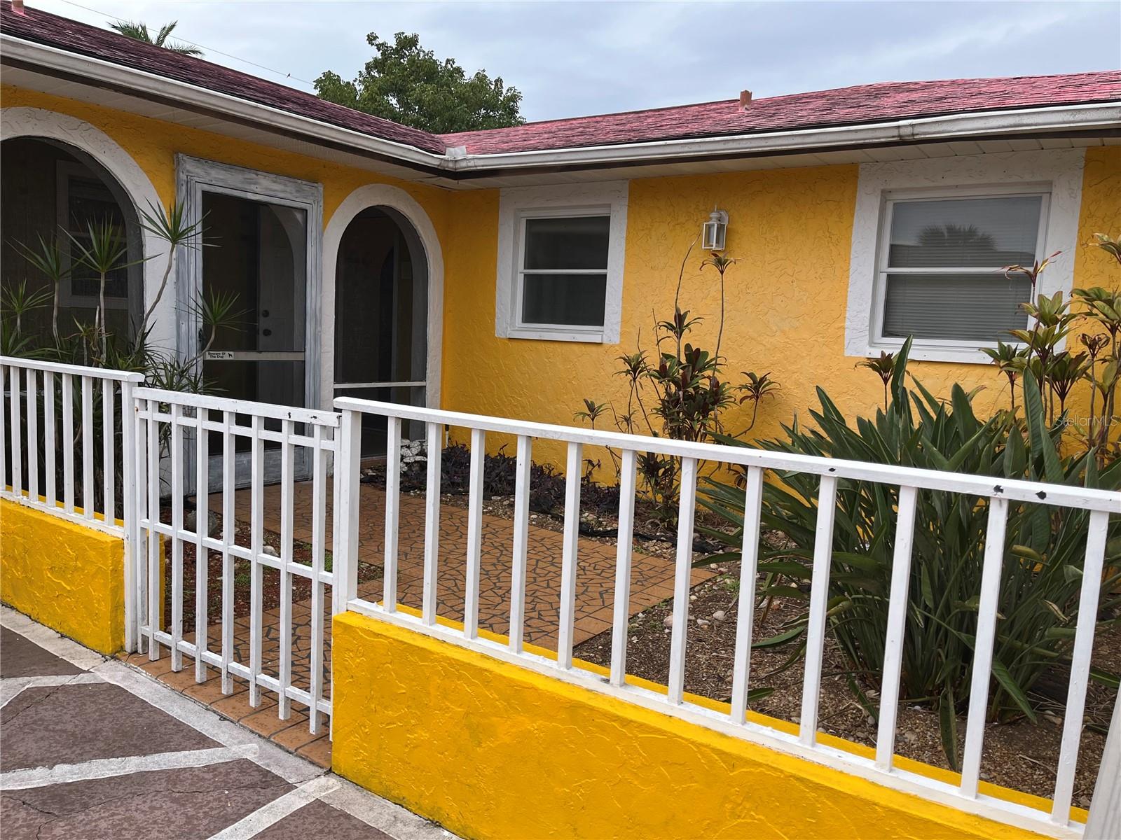 1310 SE 43RD TER, CAPE CORAL, FL — photo 2
