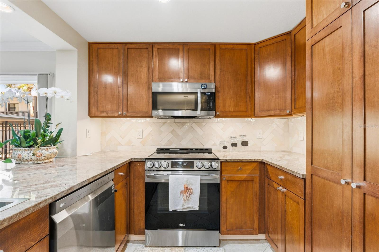 800 BENJAMIN FRANKLIN DR #110, SARASOTA, FL — photo 4