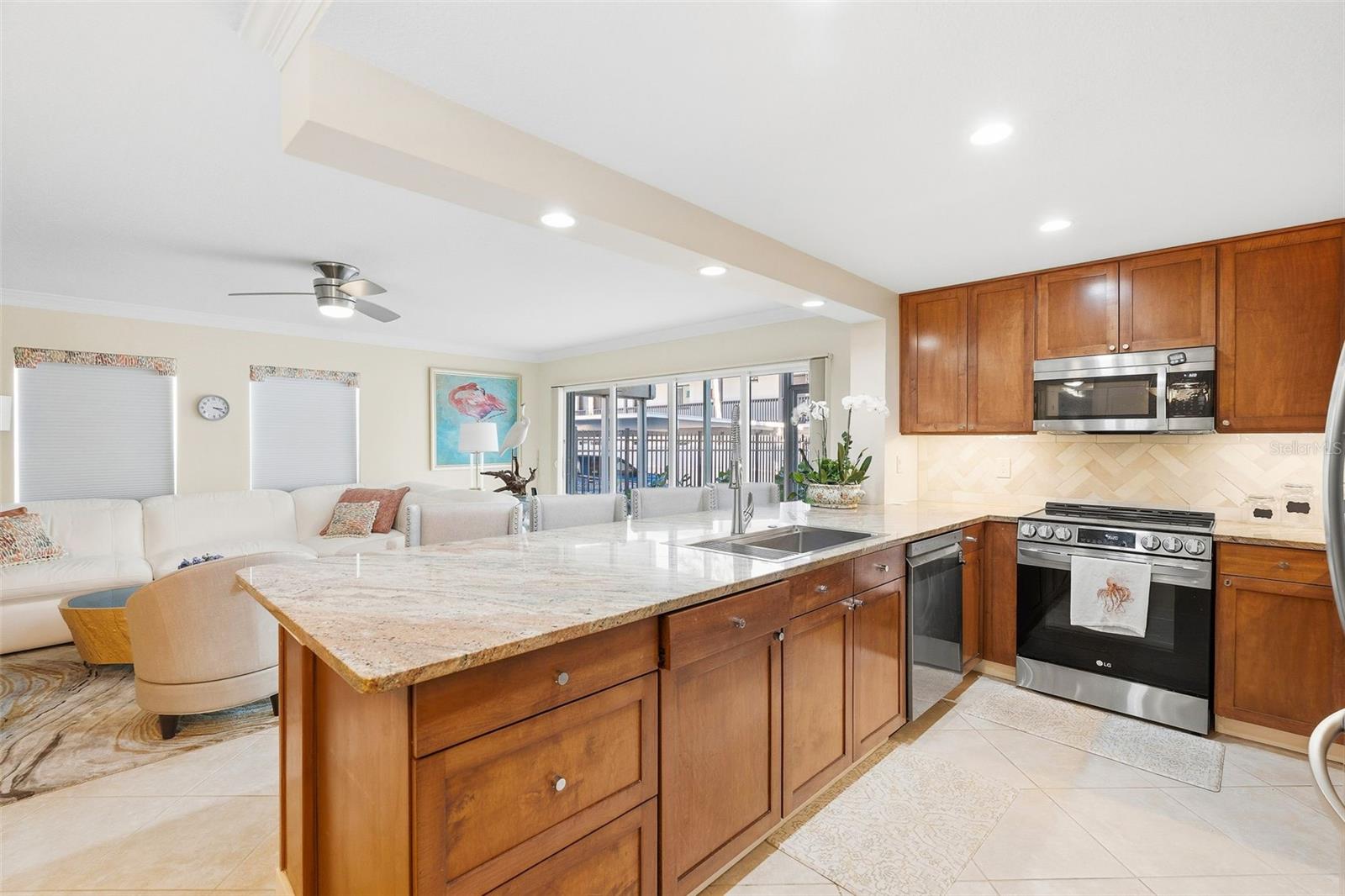 800 BENJAMIN FRANKLIN DR #110, SARASOTA, FL — photo 5
