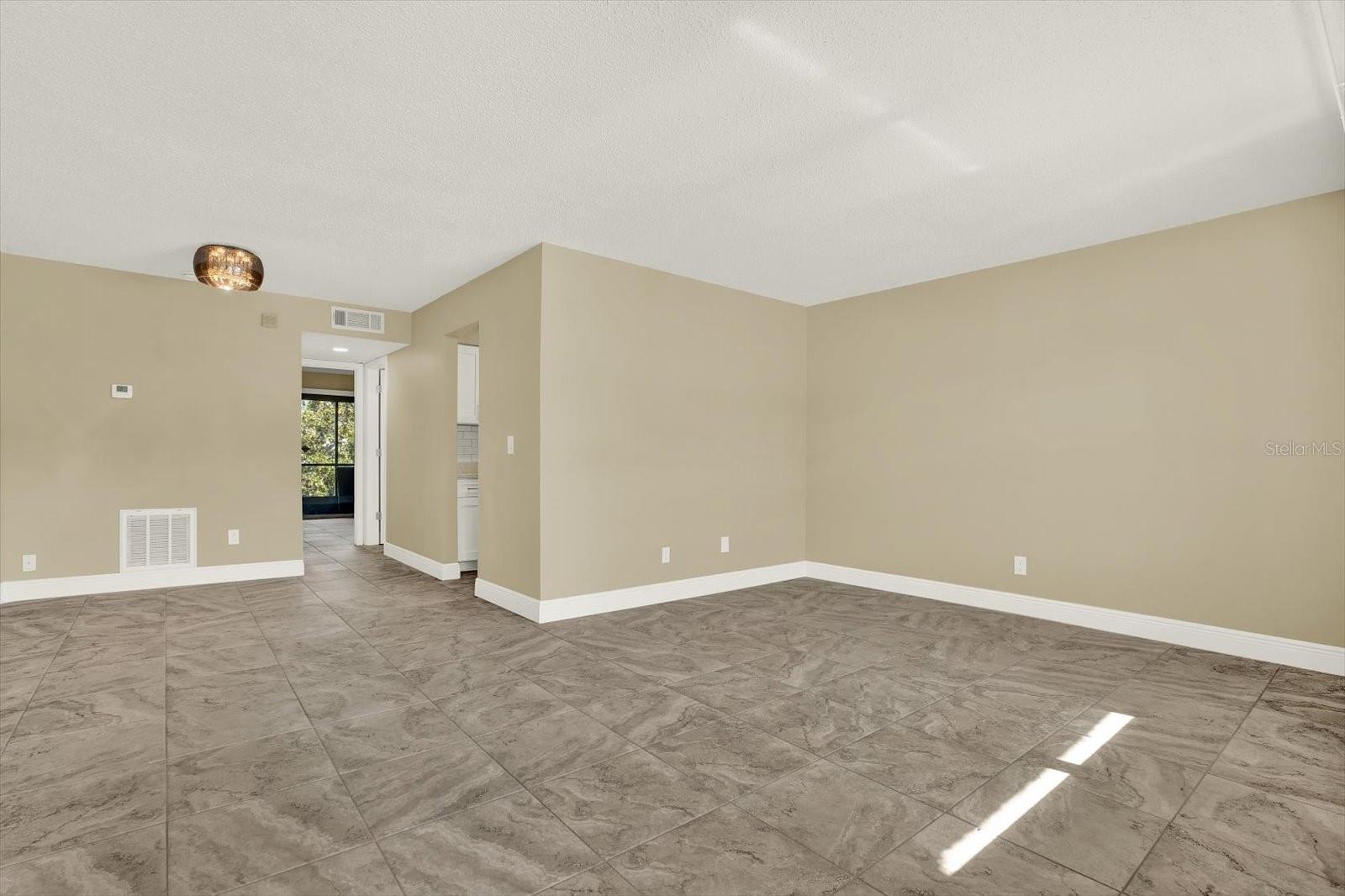 9125 TUDOR DR #D109, TAMPA, FL — photo 3