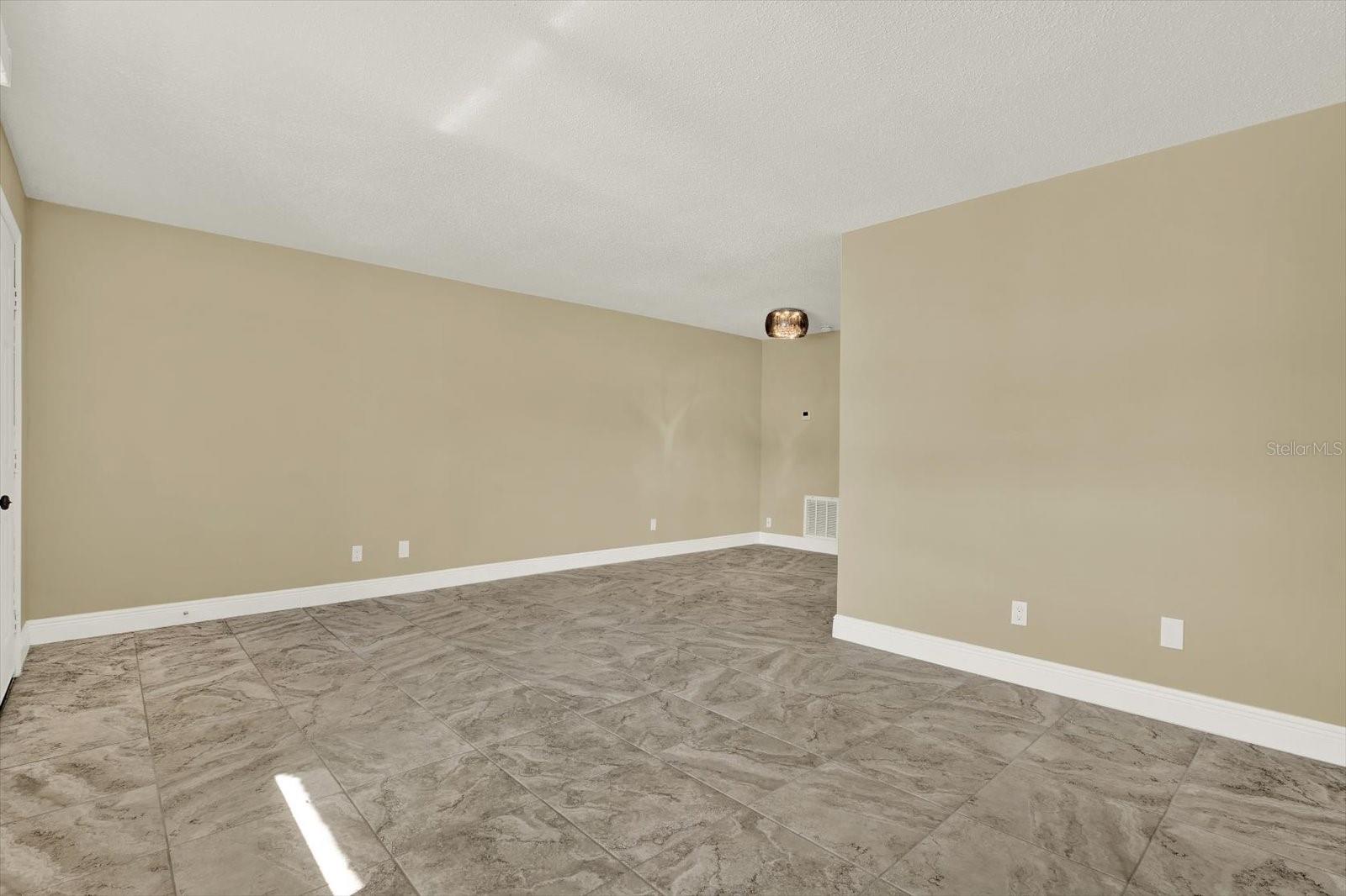 9125 TUDOR DR #D109, TAMPA, FL — photo 4
