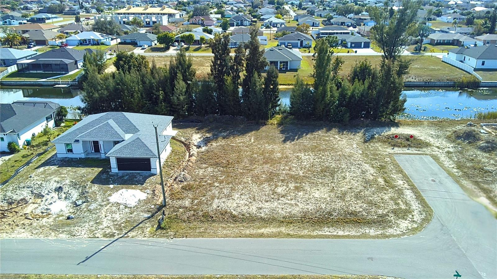 122 NE 9TH ST, CAPE CORAL, FL — photo 2