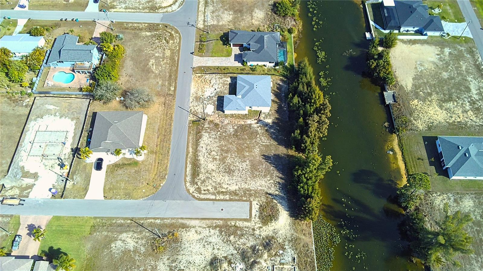122 NE 9TH ST, CAPE CORAL, FL — photo 3