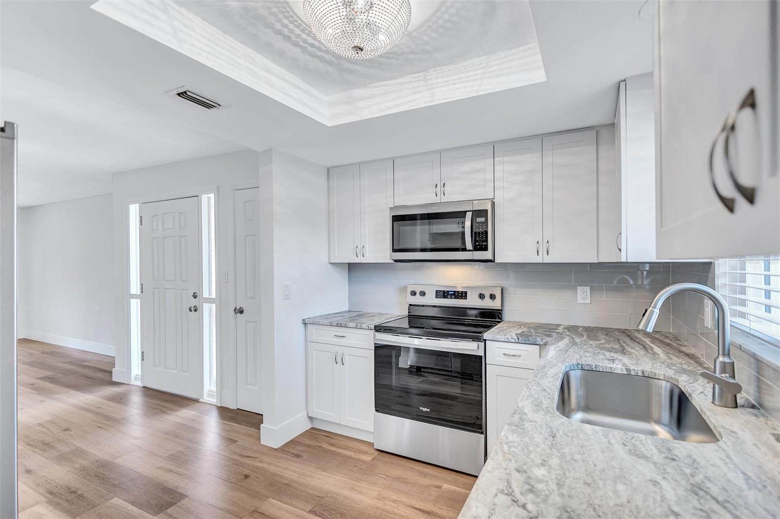 191 VISTA HERMOSA CIR, SARASOTA, FL — photo 9
