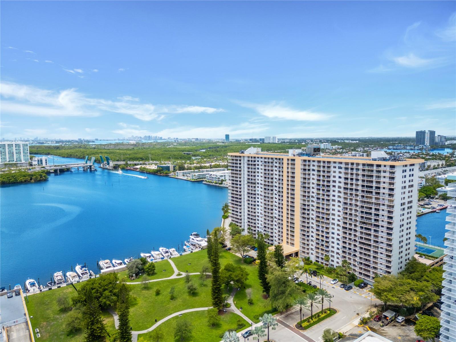 290 174 ST #1006, SUNNY ISLES BEACH, FL