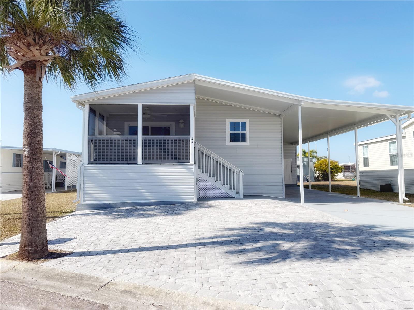 124 E SAINT ANNES CIR, APOLLO BEACH, FL