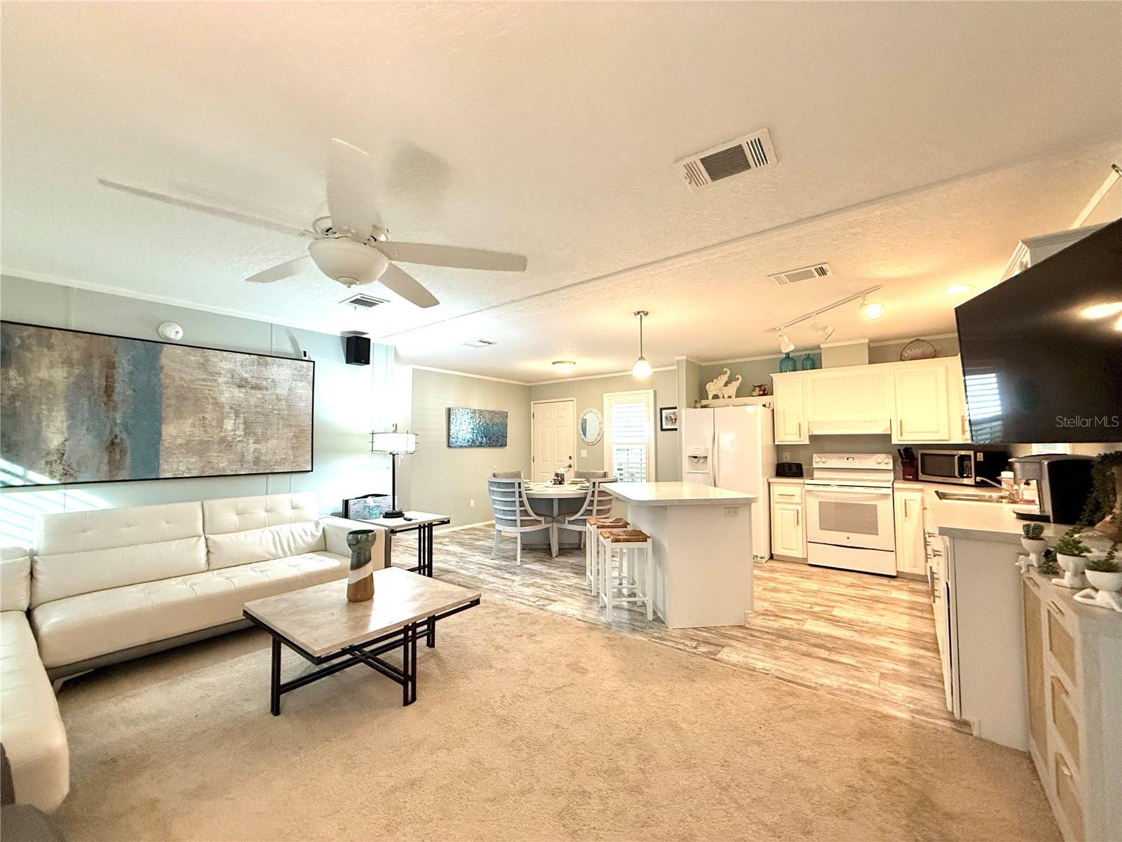 124 E SAINT ANNES CIR, APOLLO BEACH, FL — photo 3