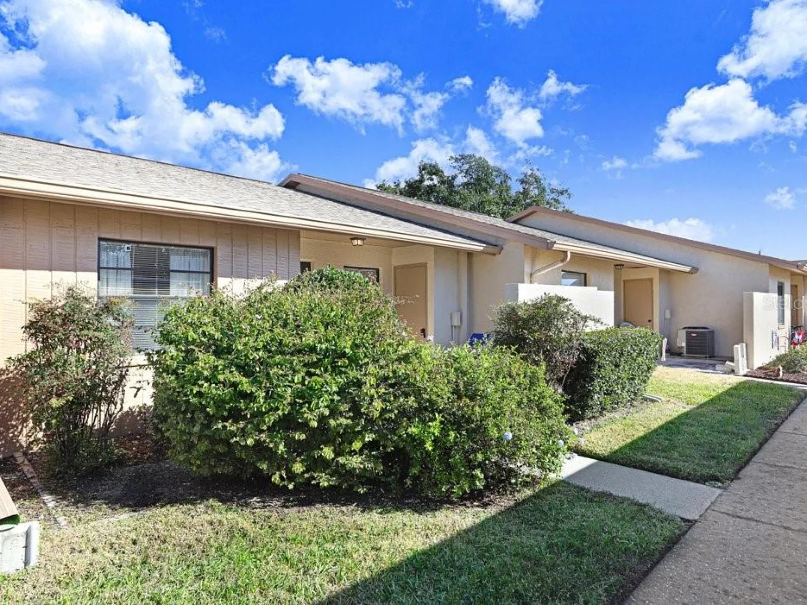 38429 COTTONWOOD PL, ZEPHYRHILLS, FL — photo 2