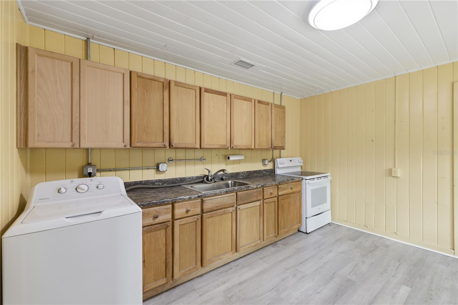119 NE 1ST ST, WILLISTON, FL — photo 13