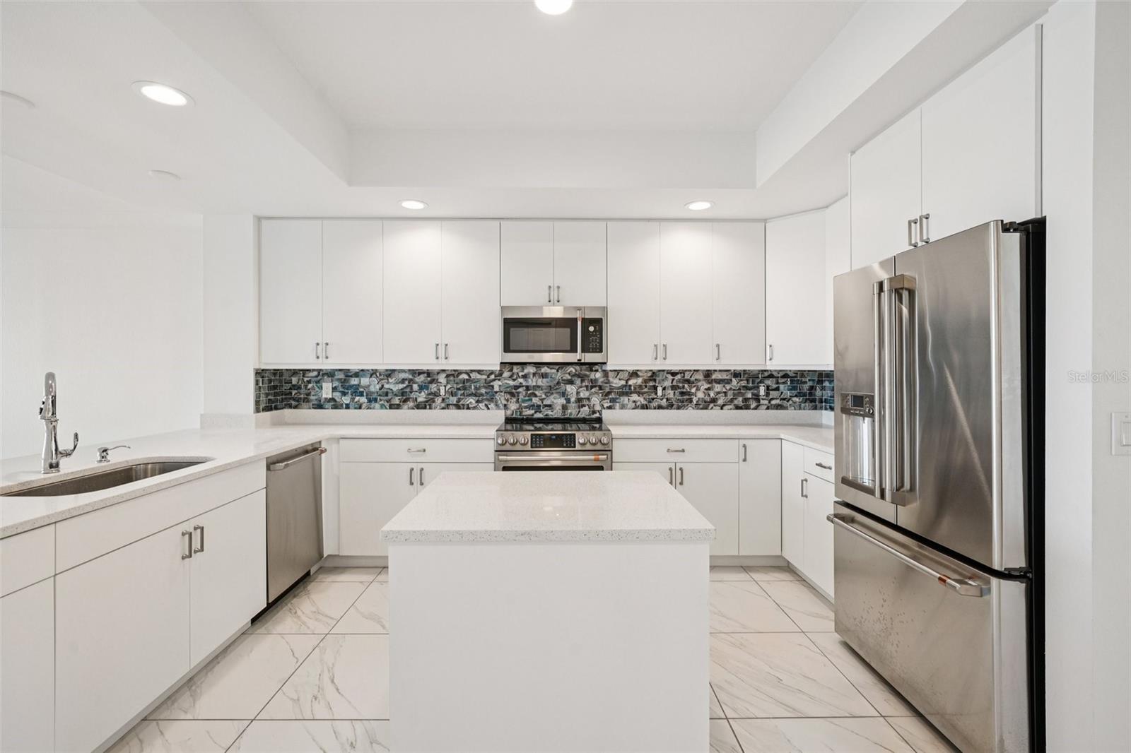 125 ISLAND WAY #404, CLEARWATER BEACH, FL — photo 16