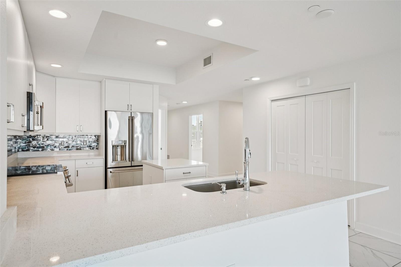 125 ISLAND WAY #404, CLEARWATER BEACH, FL — photo 18