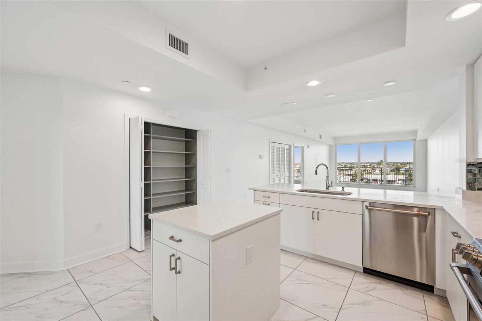 125 ISLAND WAY #404, CLEARWATER BEACH, FL — photo 20