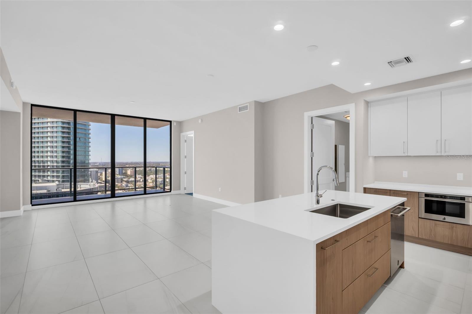 275 1ST AVE S #2708, ST PETERSBURG, FL — photo 2