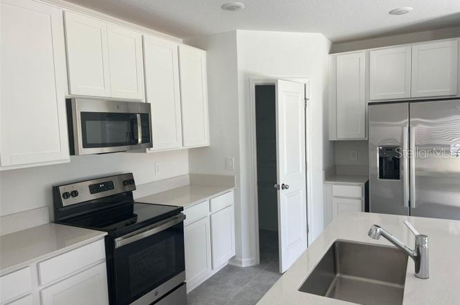 1756 WHITE WATER CT, DAVENPORT, FL — photo 8