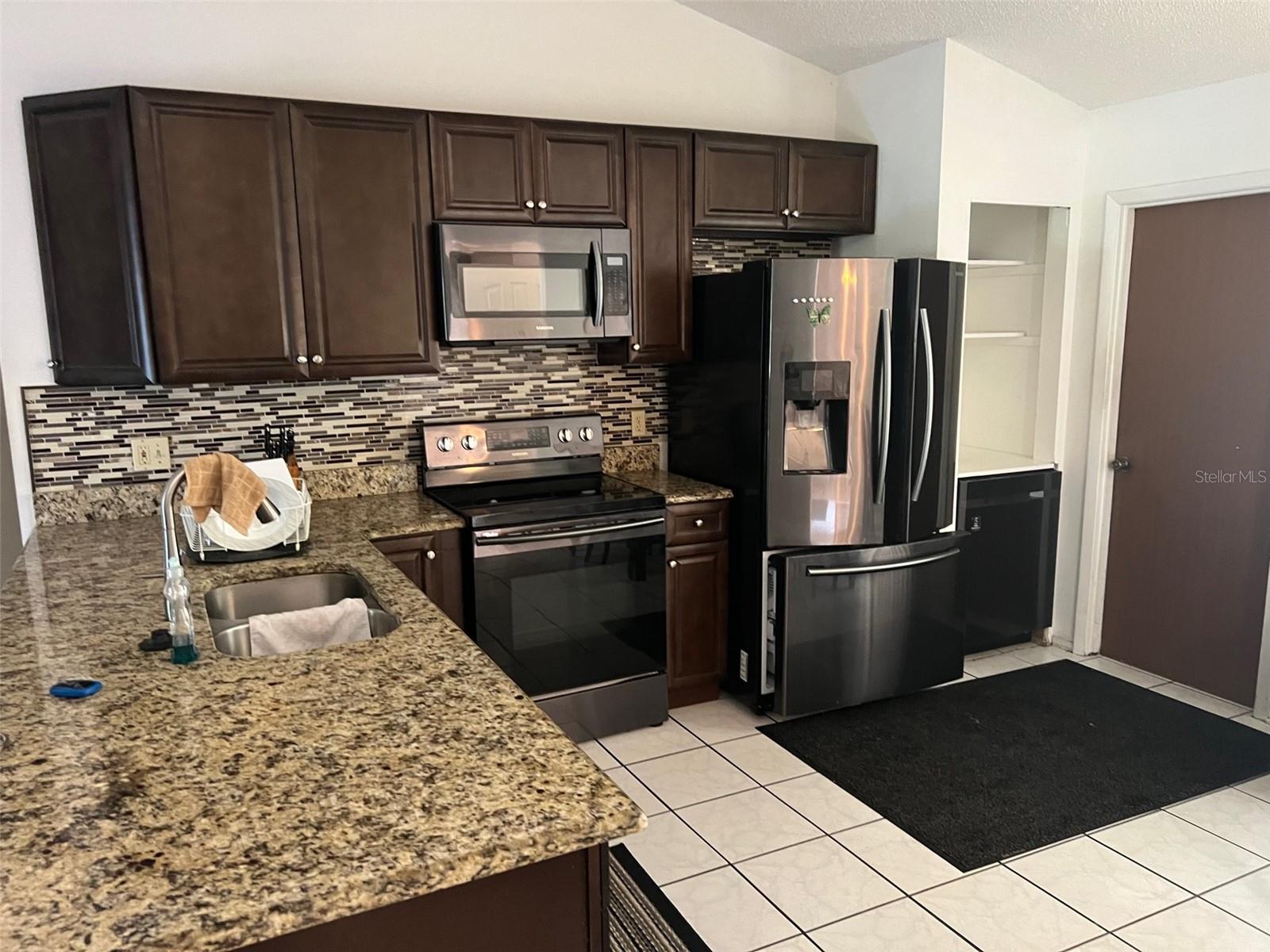 330 BONNIE LN, ORANGE CITY, FL — photo 7