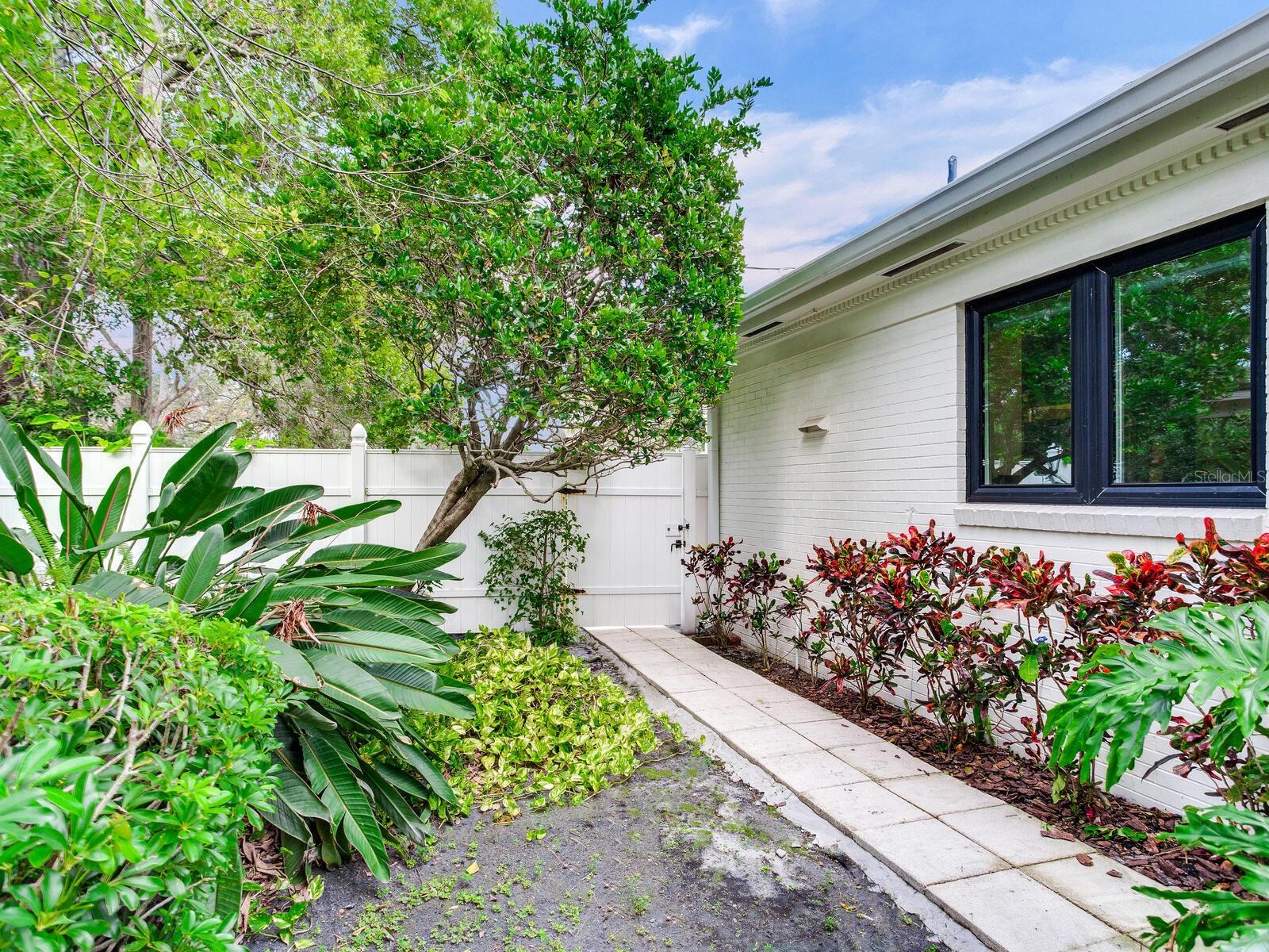 3401 S ALMERIA AVE, TAMPA, FL — photo 44