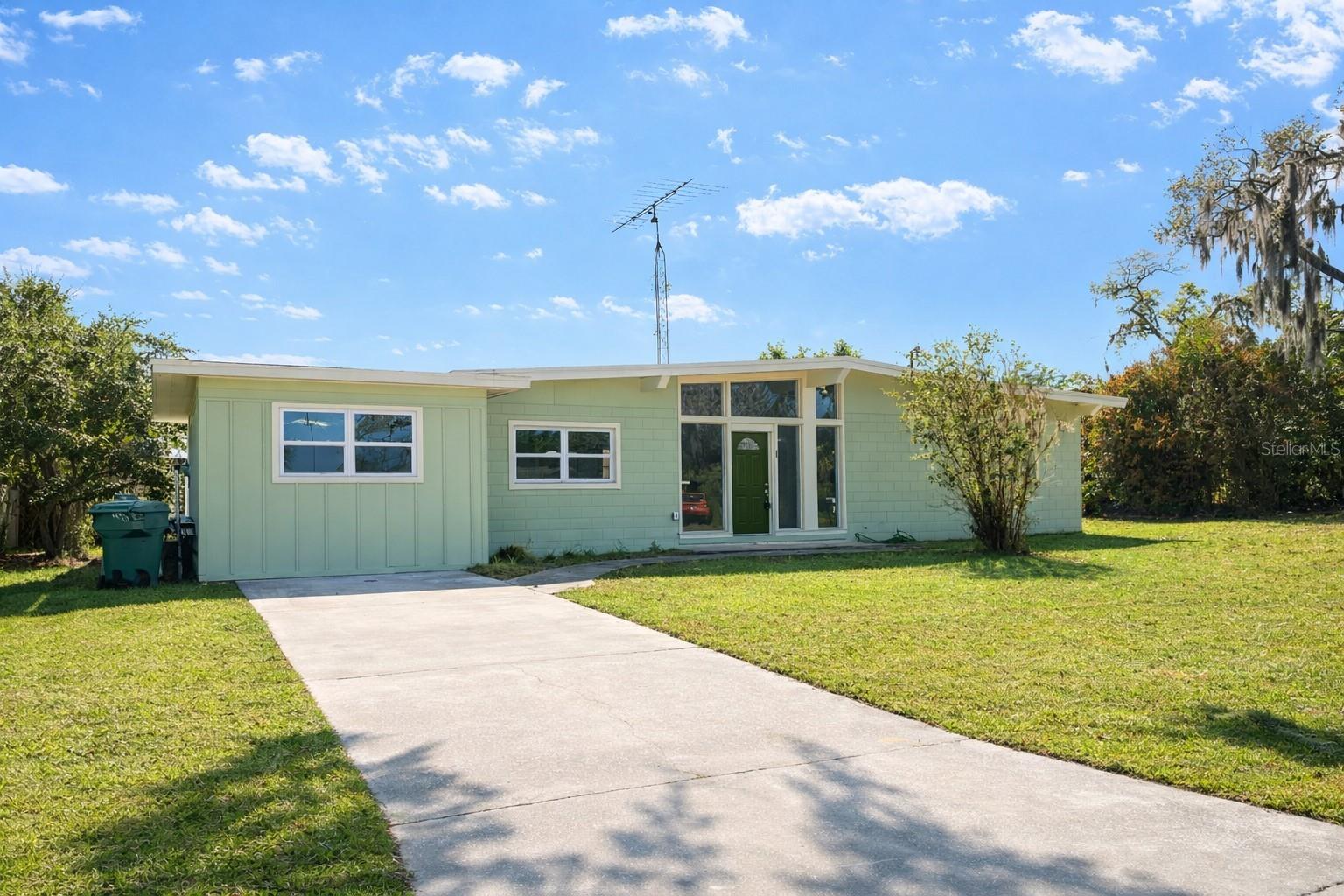 725 SCENIC ST, LEESBURG, FL