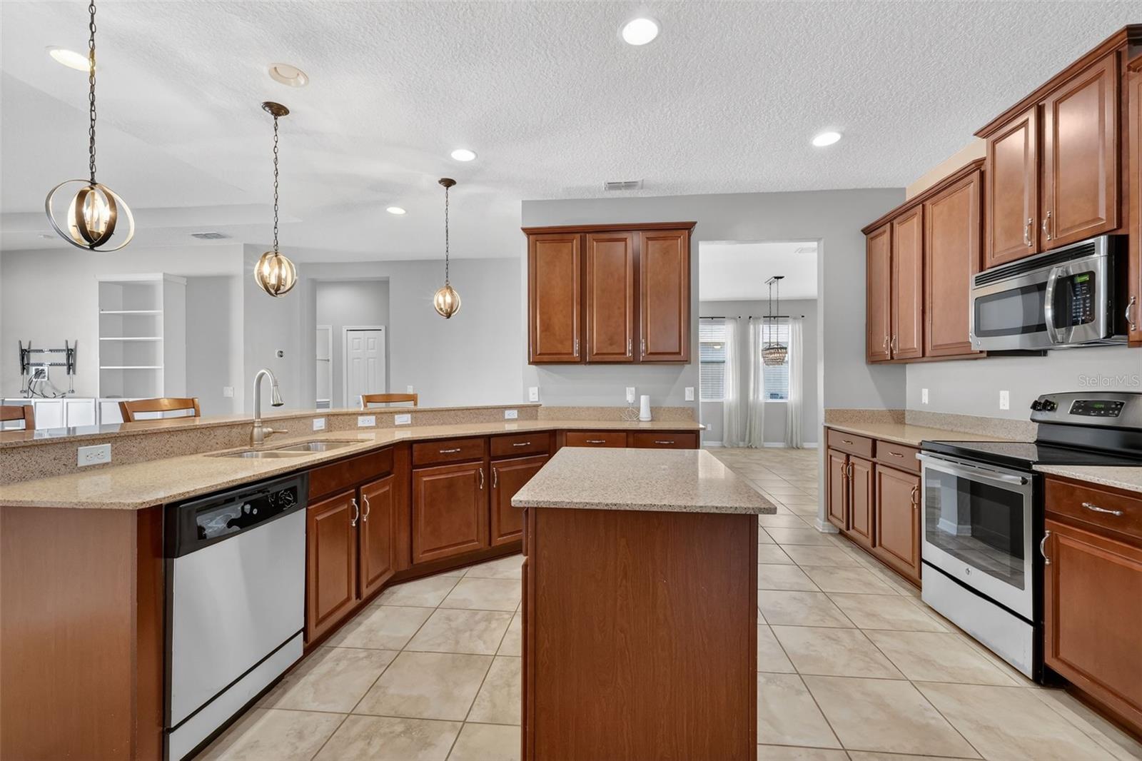2451 PLUMADORE DR, GRAND ISLAND, FL — photo 21
