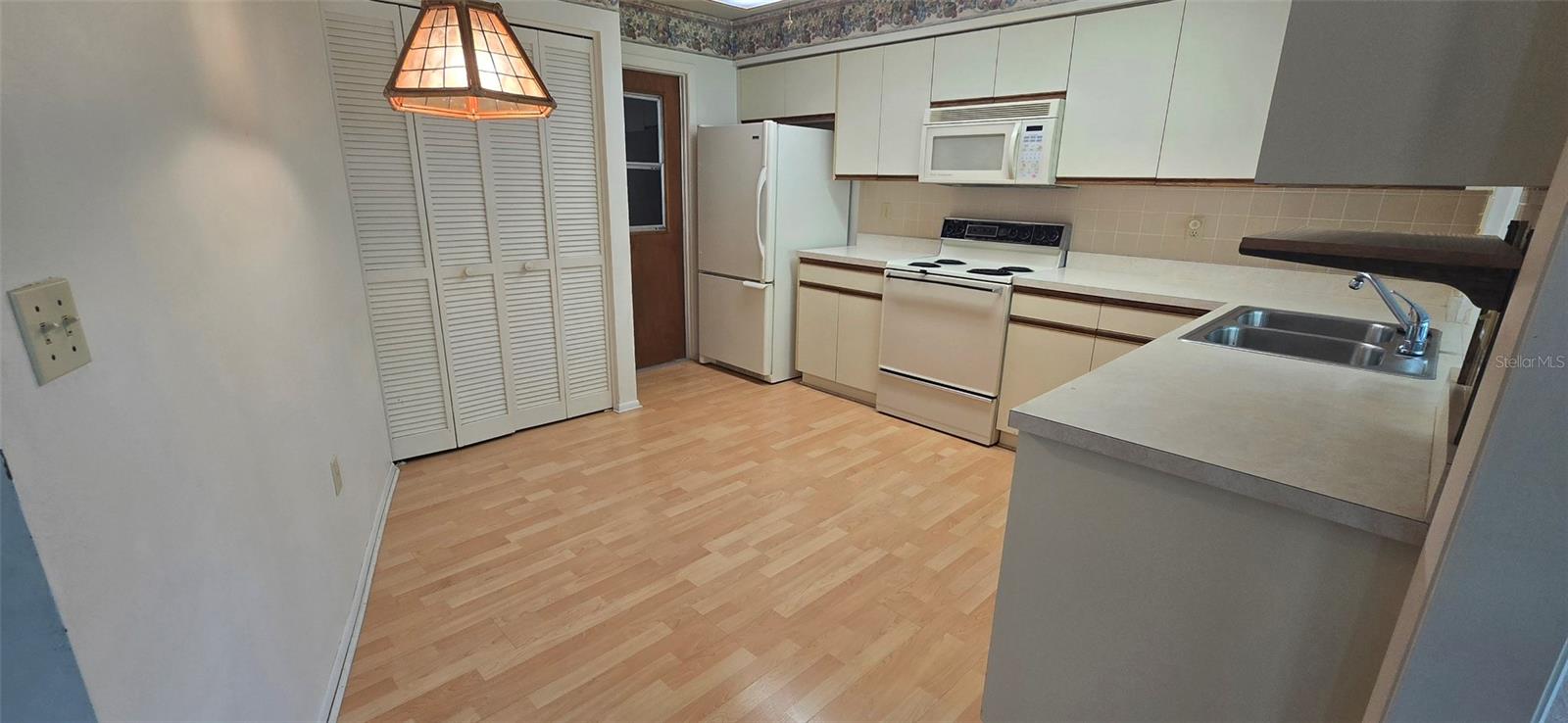 665 FOXWOOD BLVD, ENGLEWOOD, FL — photo 7
