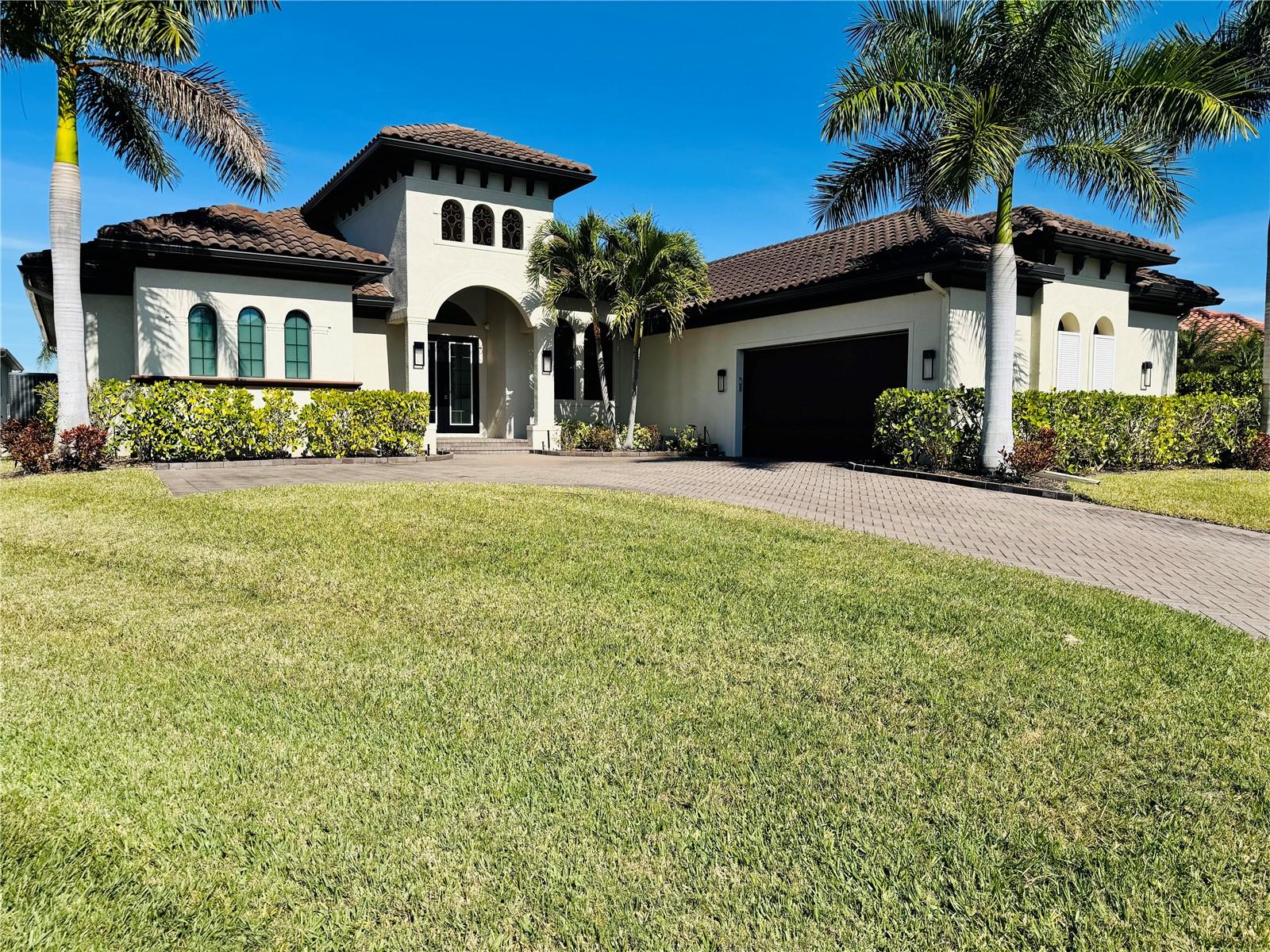 8533 S LAKE CIR, FORT MYERS, FL