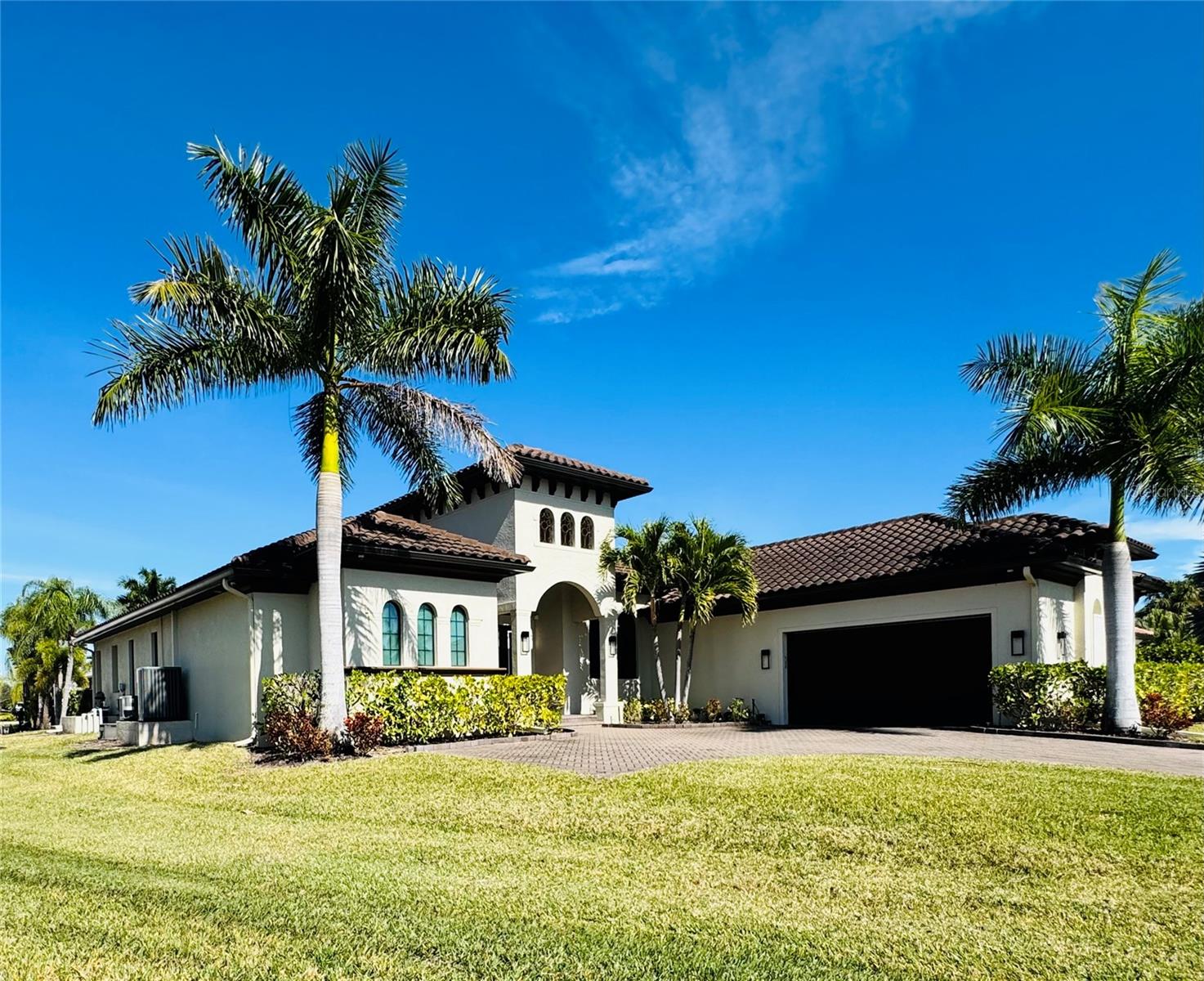 8533 S LAKE CIR, FORT MYERS, FL — photo 2